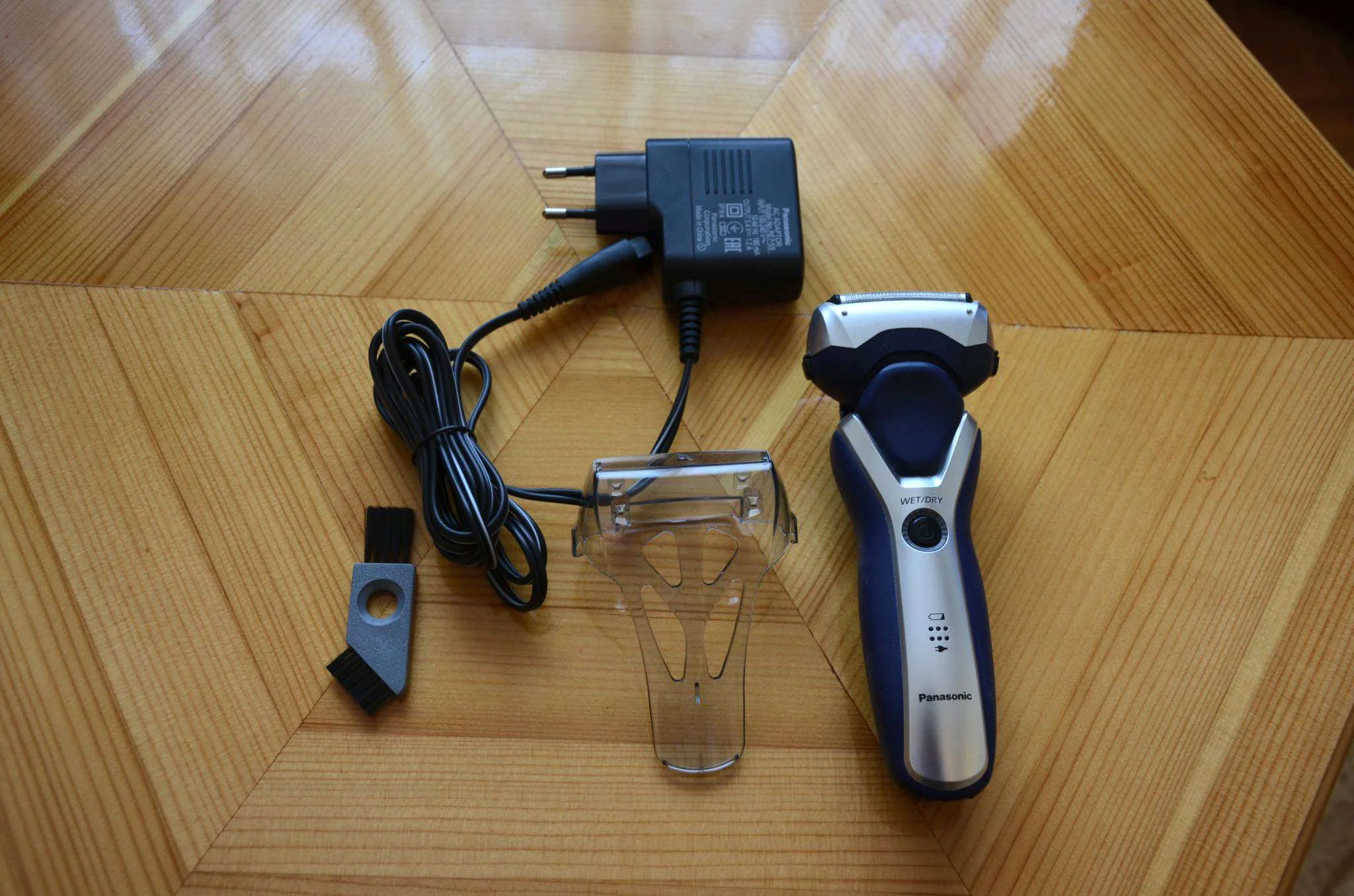 Электробритва сетчатая Panasonic ES-RT37-S520