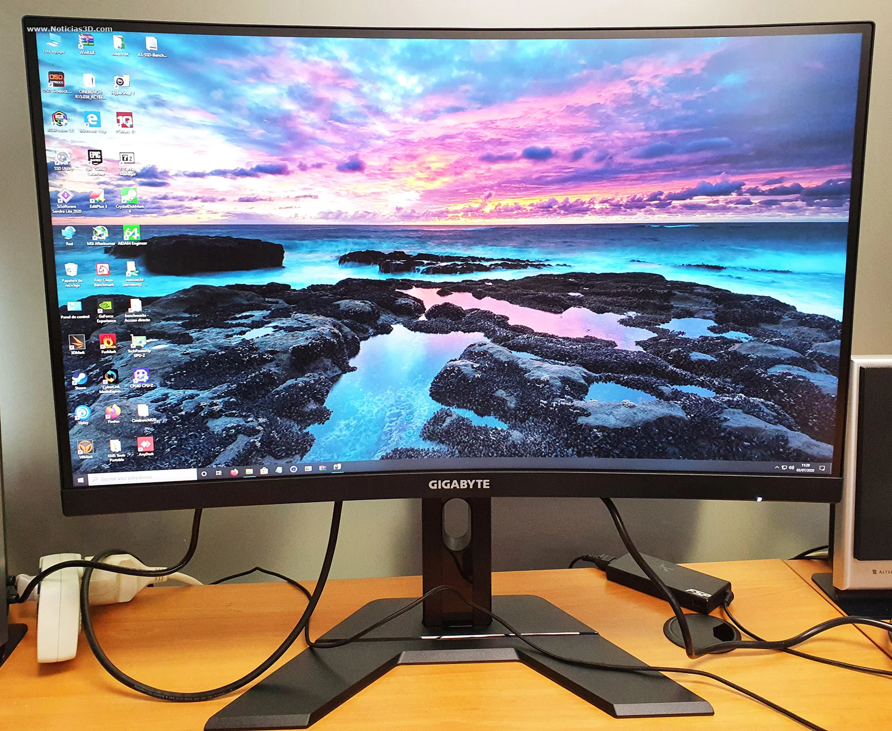 Монитор 27" Gigabyte G27Q2 IPS 2560x1440, 200 Гц, 0.5 мс (GtG), 16:9, 350 кд/м², 2×HDMI 2.0, DP 1.4, USB-C (15 Вт PD), 3.5 Jack, HDR10, FreeSync Premi