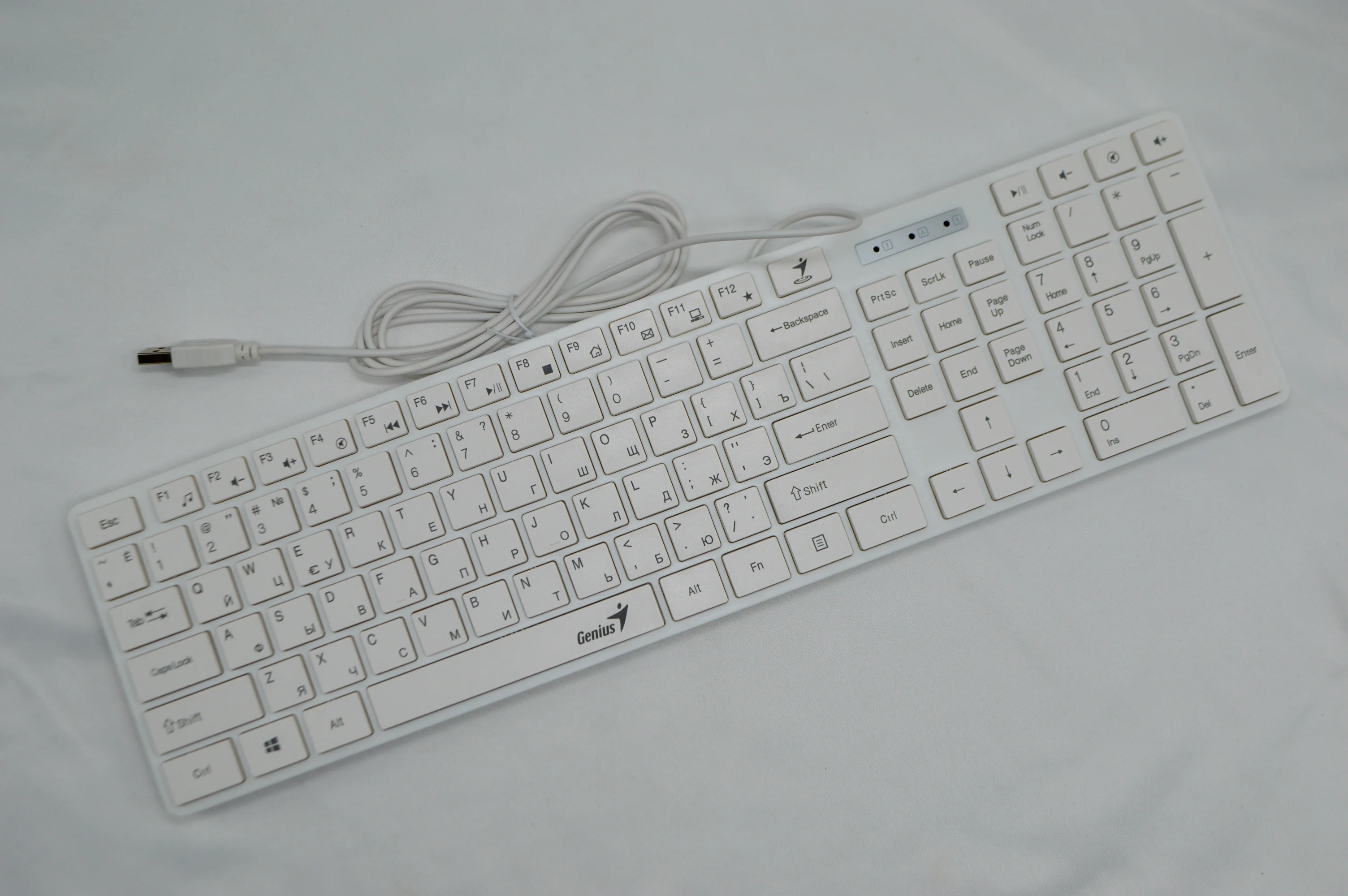Клавиатура Genius Slimstar 126 проводная, USB Type-A, белый