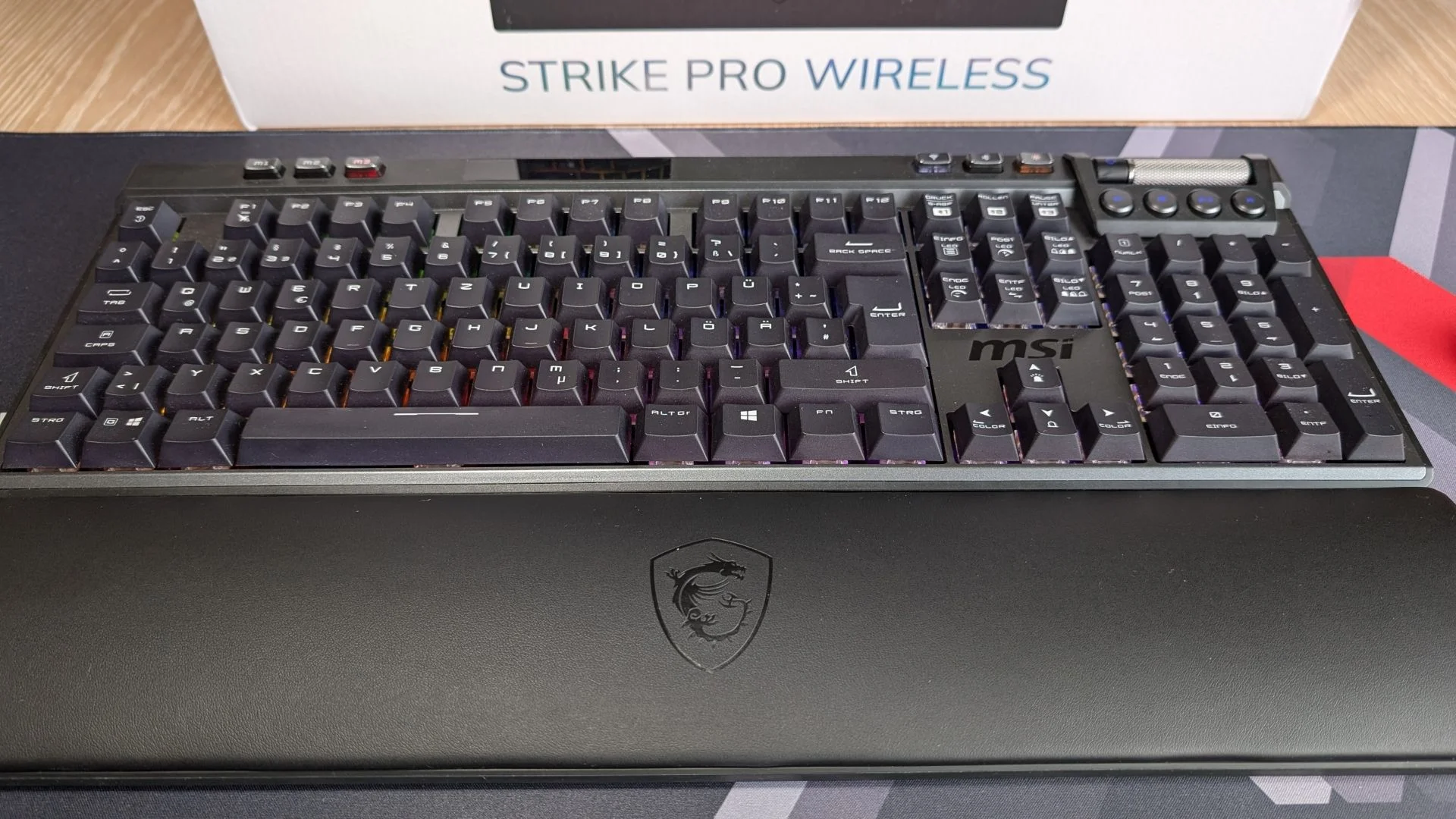 Клавиатура MSI STRIKE Pro W Silent механическая серый/черный USB Multimedia for gamer LED (подставка для запястий) (S11-43RU210-CLA)