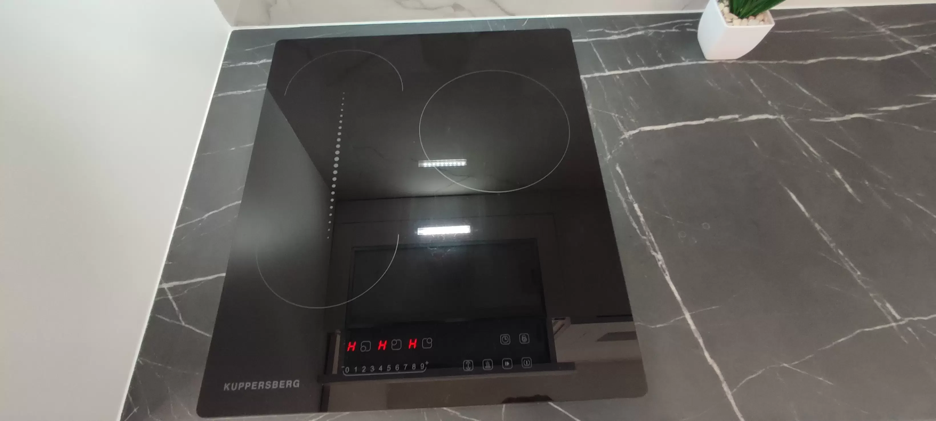 Встраиваемые электрические панели Kuppersberg ECO 411 45 см, стеклокерамика, Hi-Light, черный