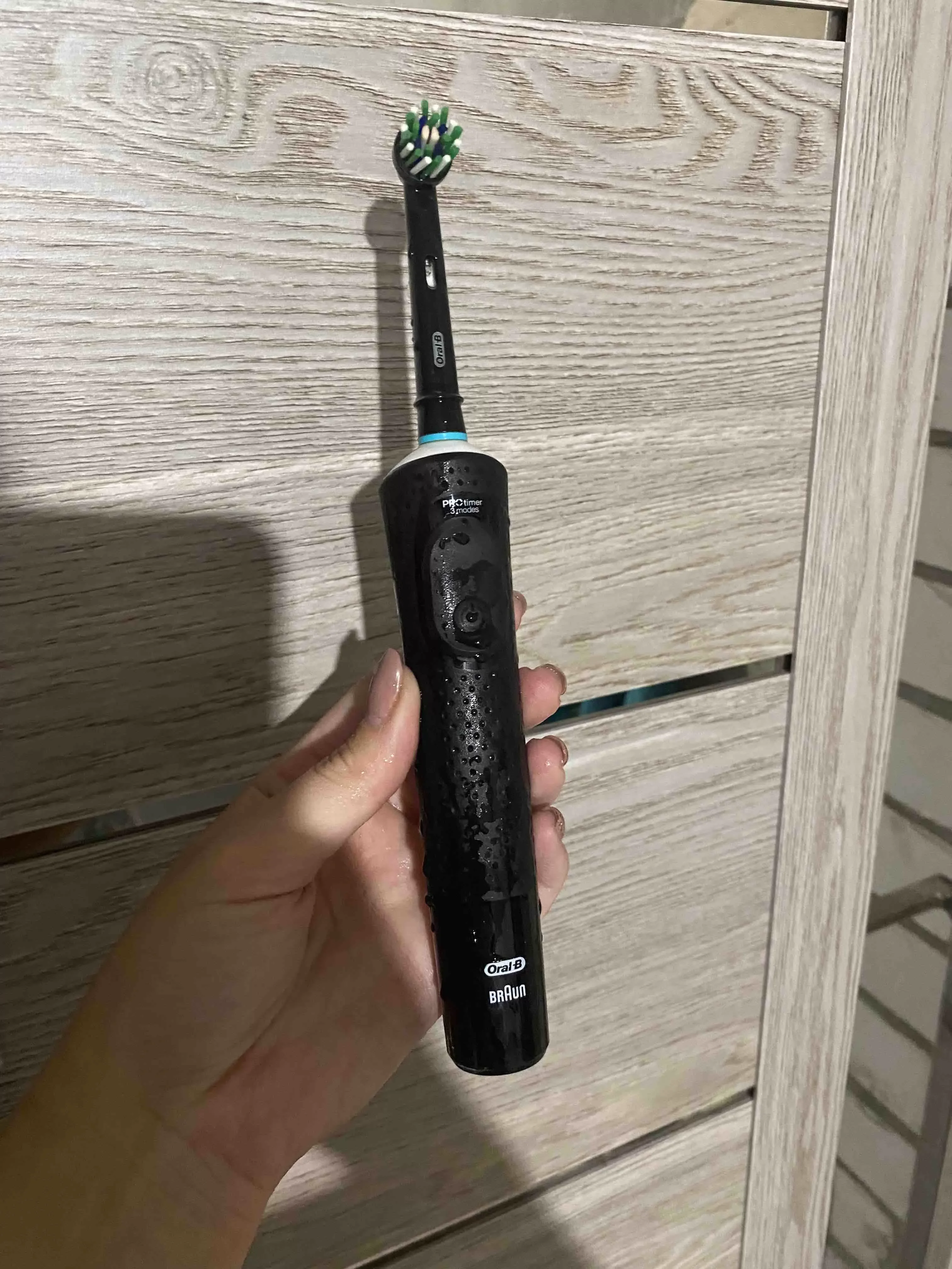 Электрическая зубная щетка Oral-B VITAL D103.413.3 PRO Black+ FUS ProGldFl+1к ПН
