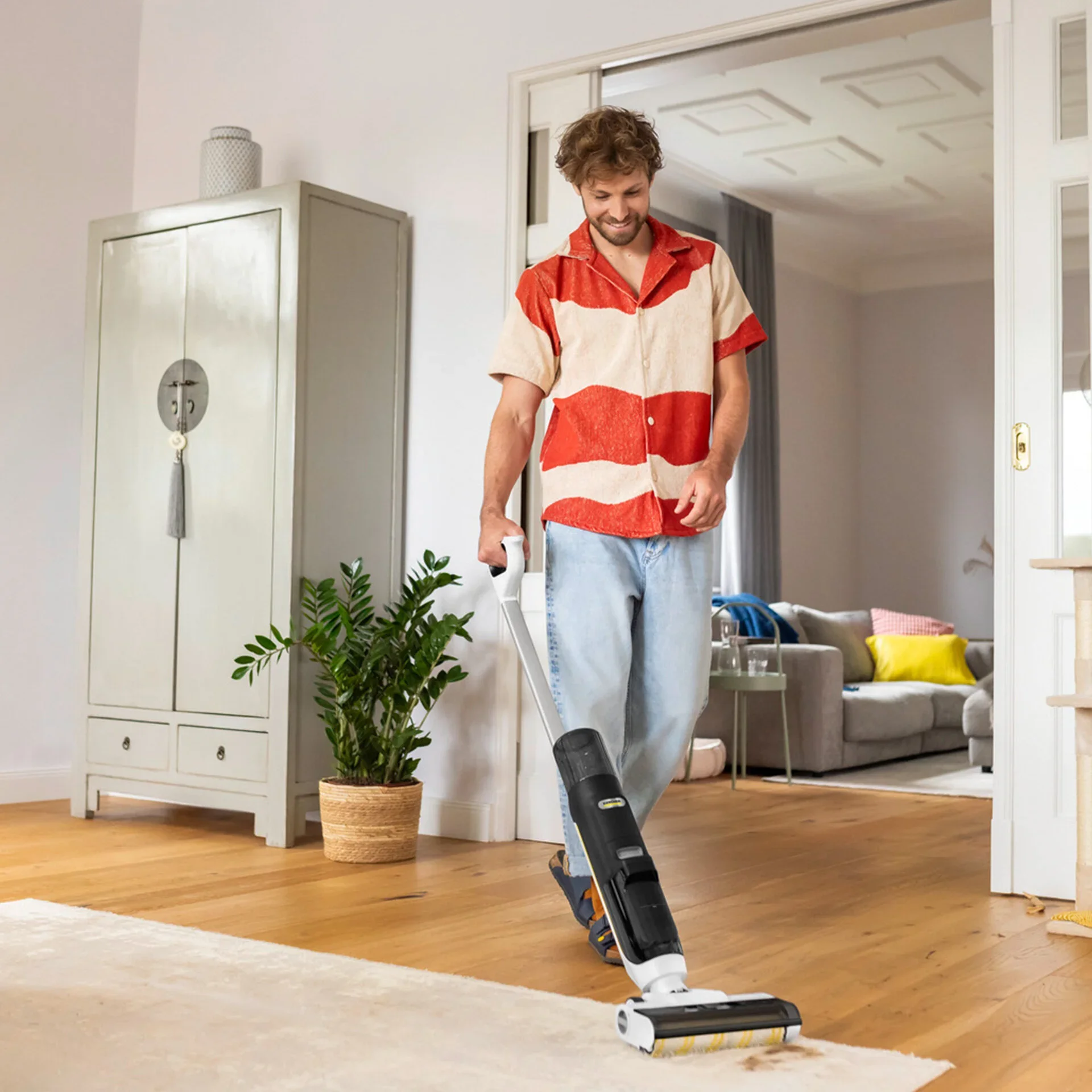 Пылесос вертикальный Karcher FCV 3