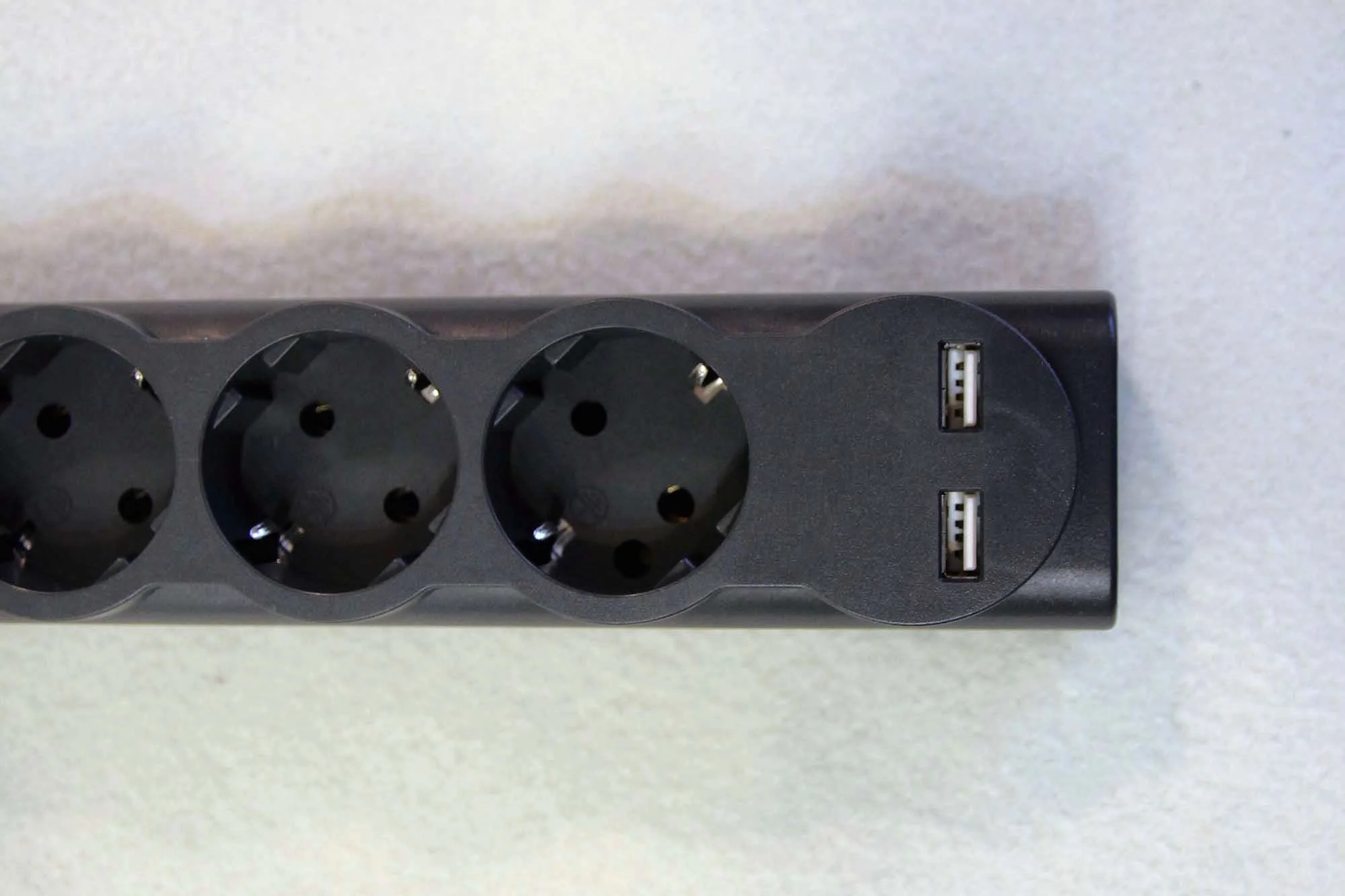 Defender Сетевой фильтр DFS 751, черный, 5 розеток + 2xUSB, 2.1A, 1.8 м.