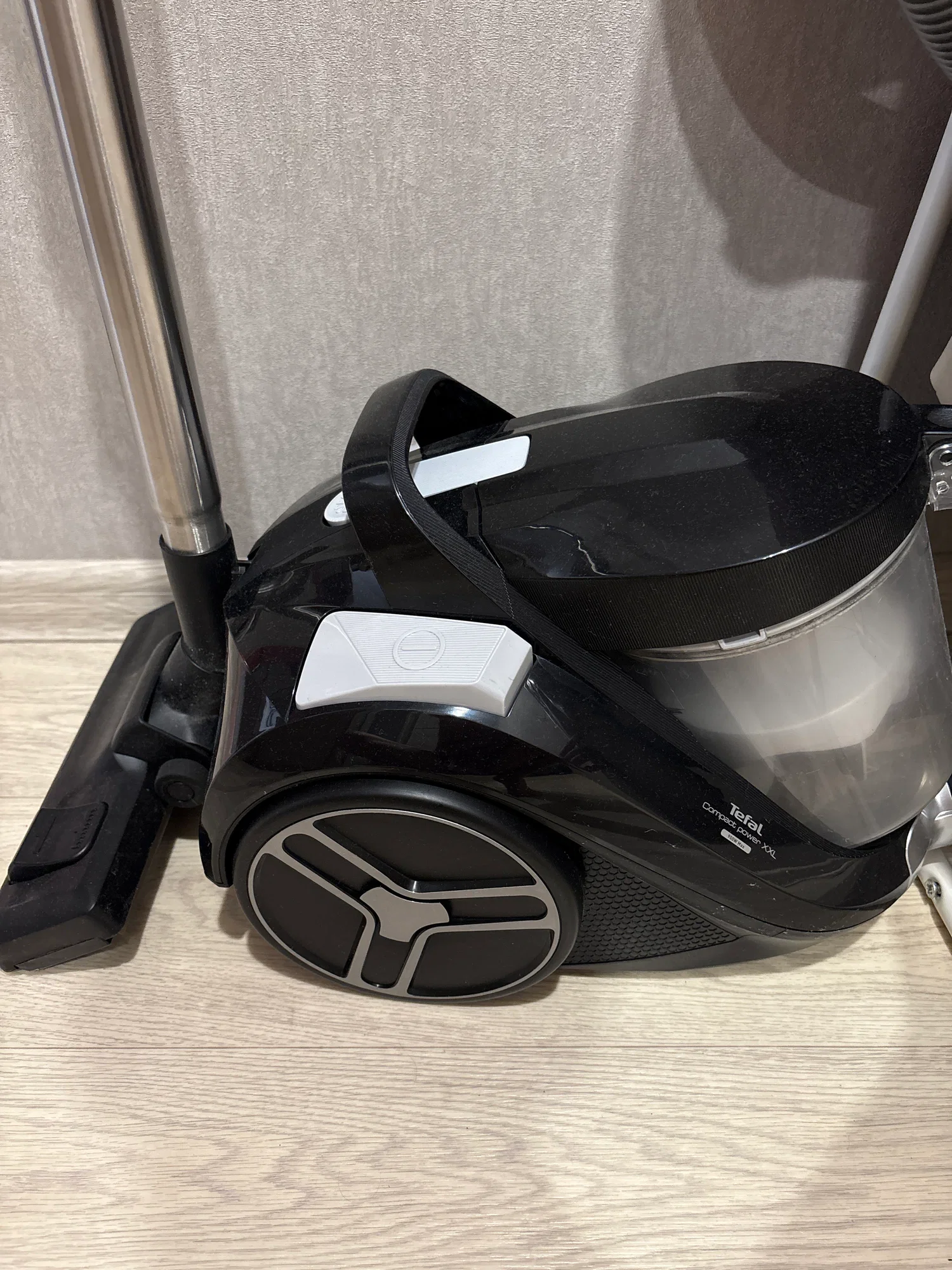 Пылесос без мешка Tefal TW4B75EA, черный, 900Вт, 2,5л