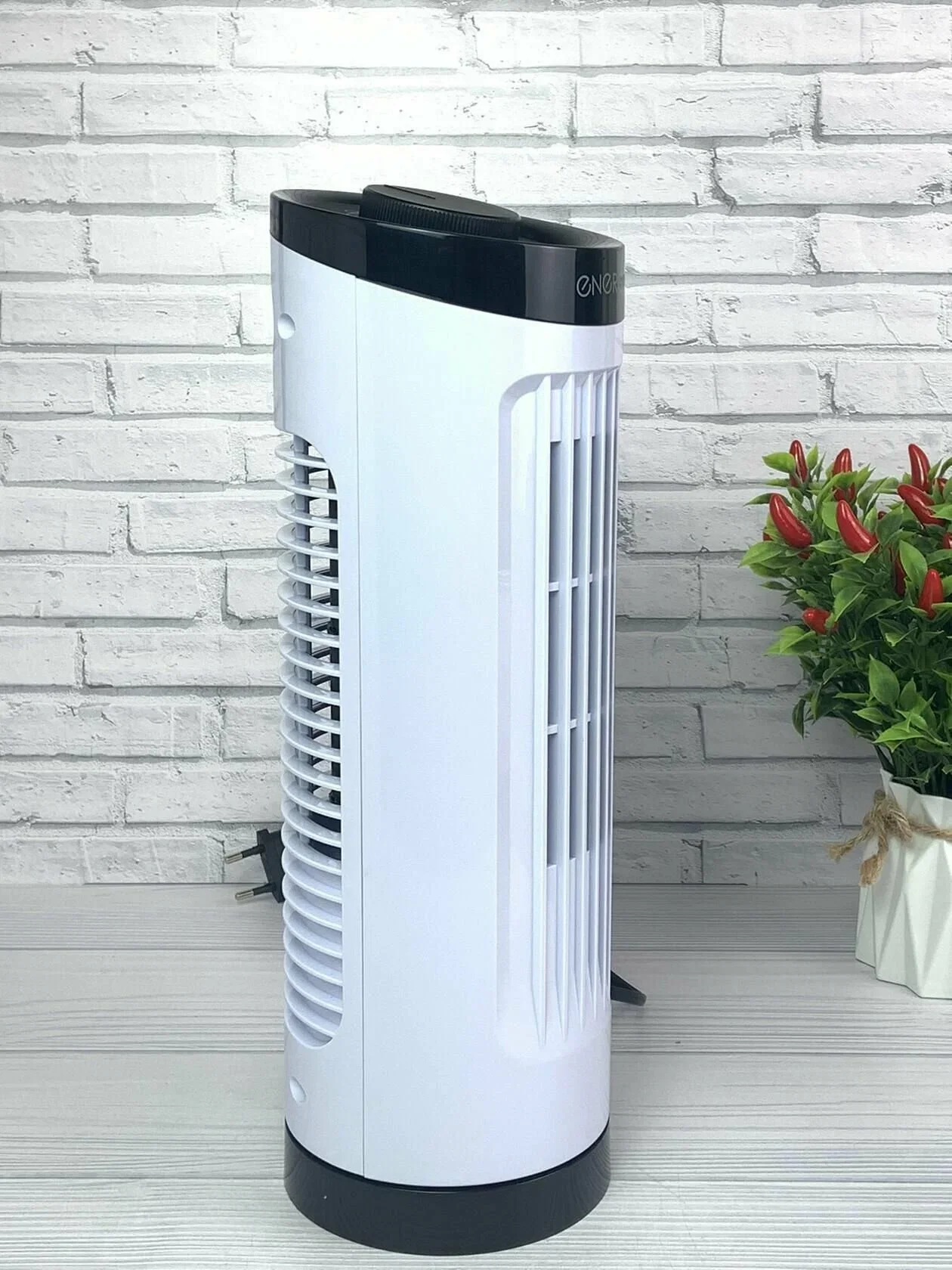 Вентилятор Energy EN-1665 TOWER белый, напольный, 45 Вт, 3 скорости, колонный