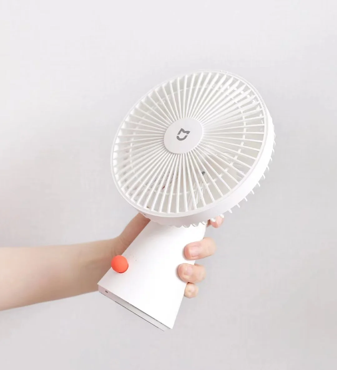Вентилятор Xiaomi Rechargeable Mini Fan белый, настольный, 10 Вт, 4 скорости, 8.7 см