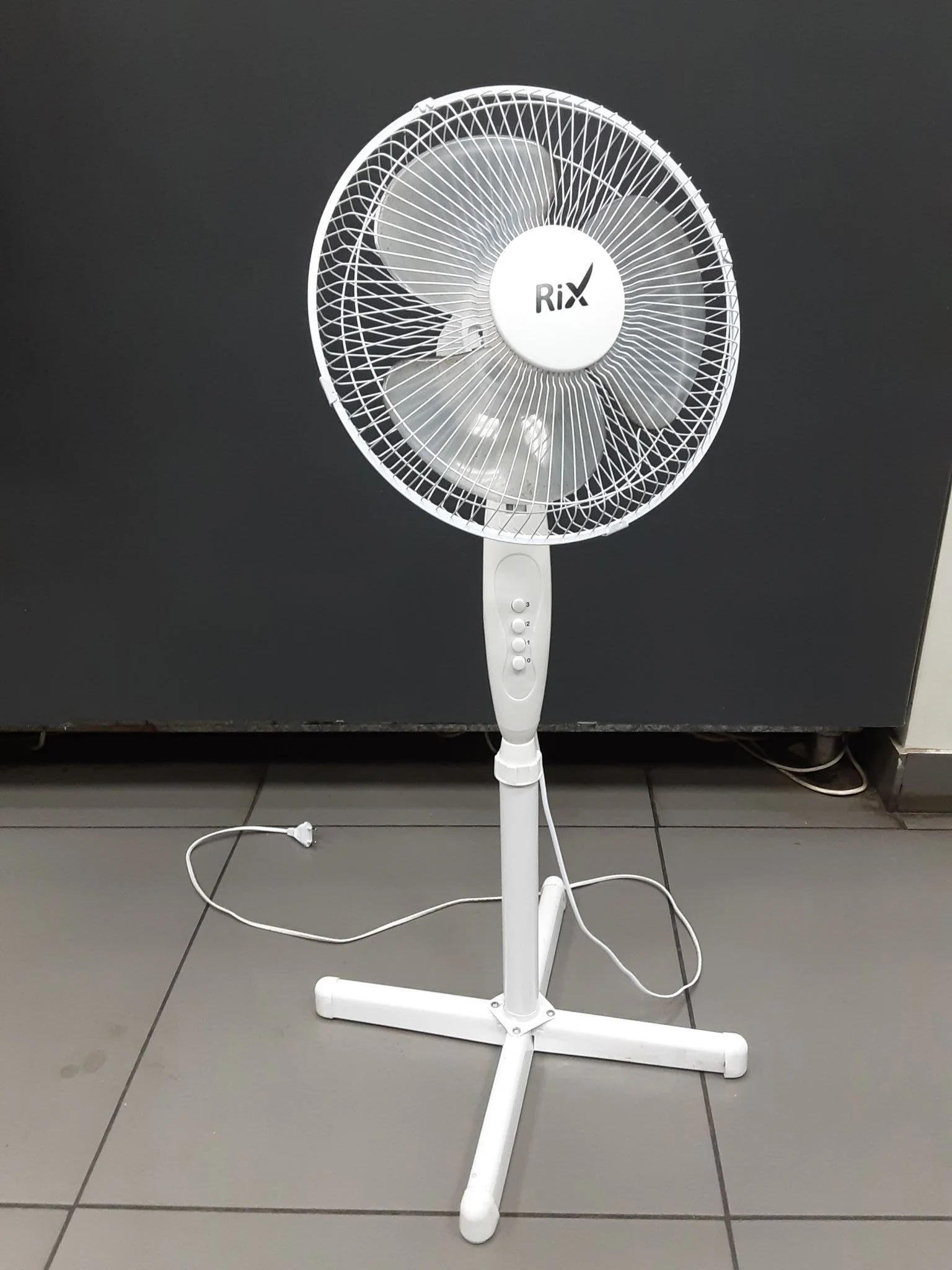 Вентилятор бытовой напольный Rix RSF-3000W