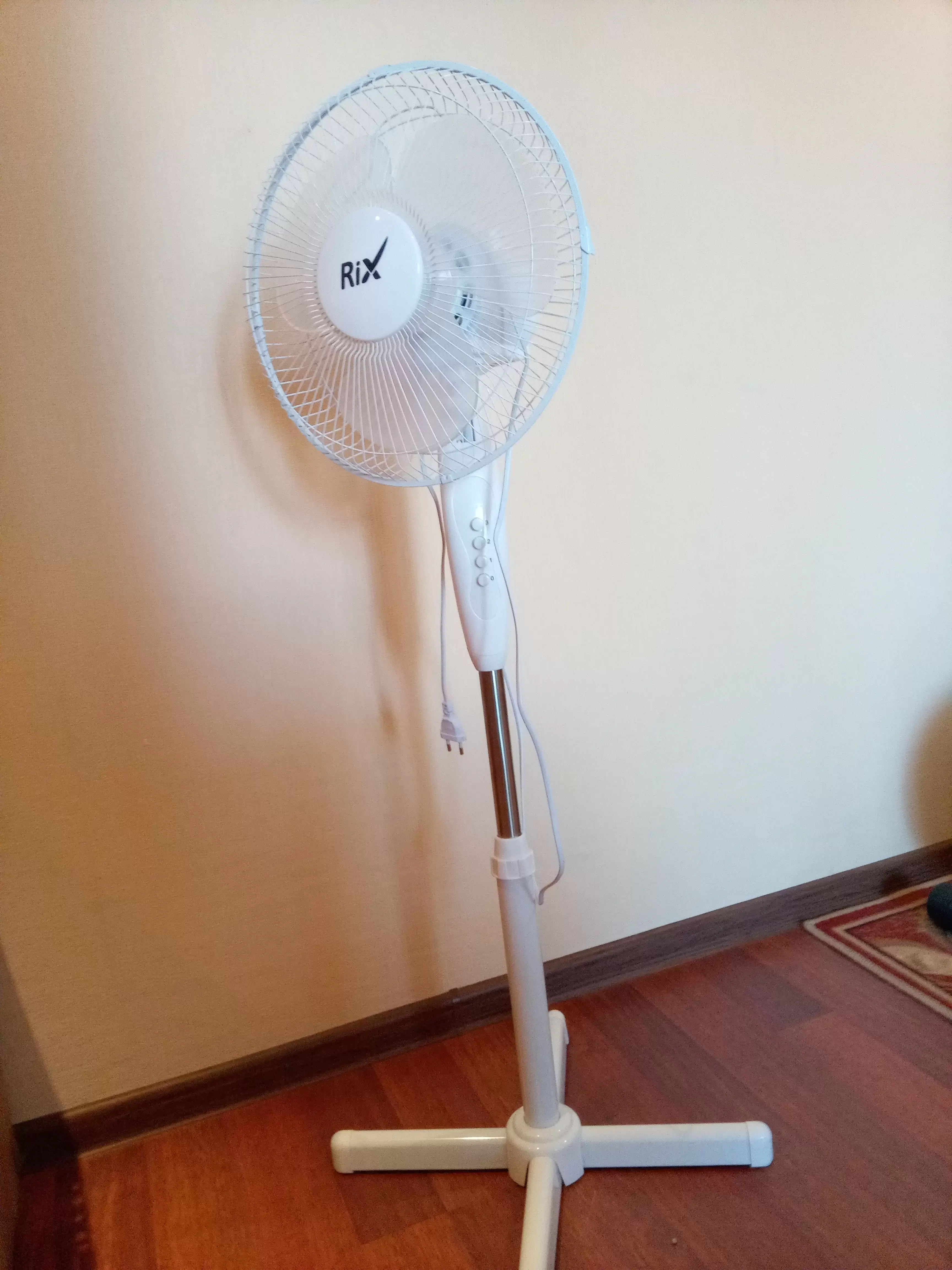 Вентилятор бытовой напольный Rix RSF-3000W
