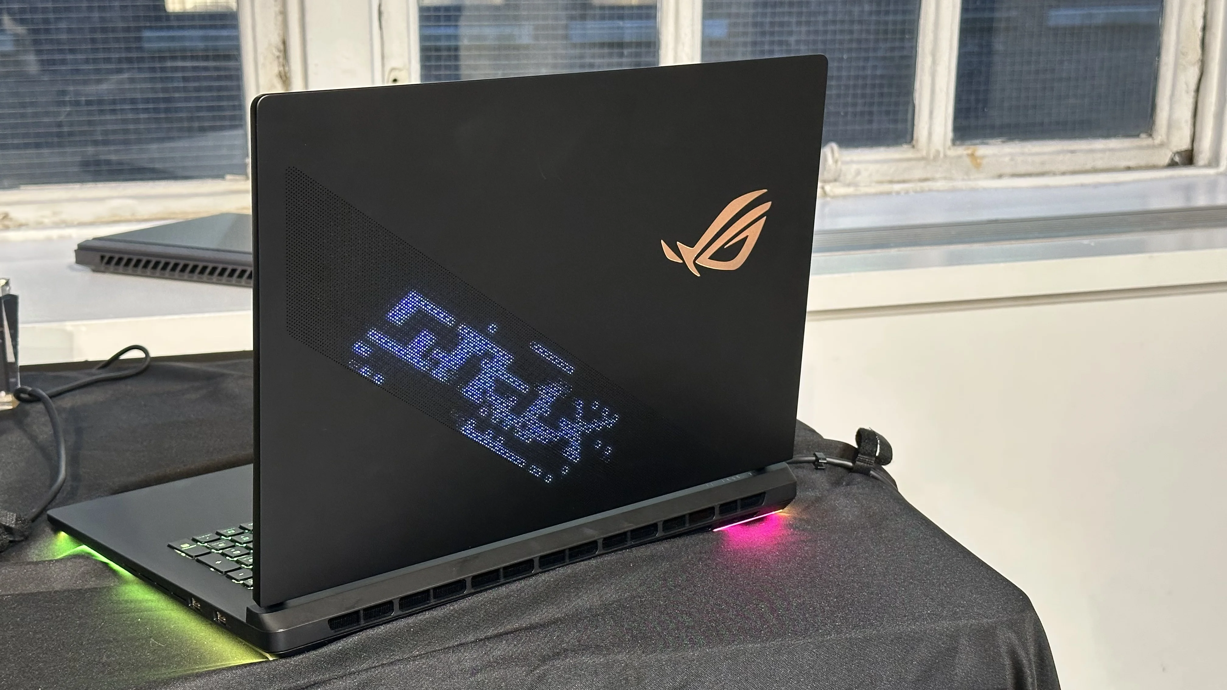 Ноутбук Asus ROG Strix Scar 18 G835LX-SA022W Core Ultra 9 275HX 32Gb SSD1Tb NVIDIA GeForce RTX 5090 24Gb 18" IPS WQXGA (2560x1600) Windows 11 Home bla