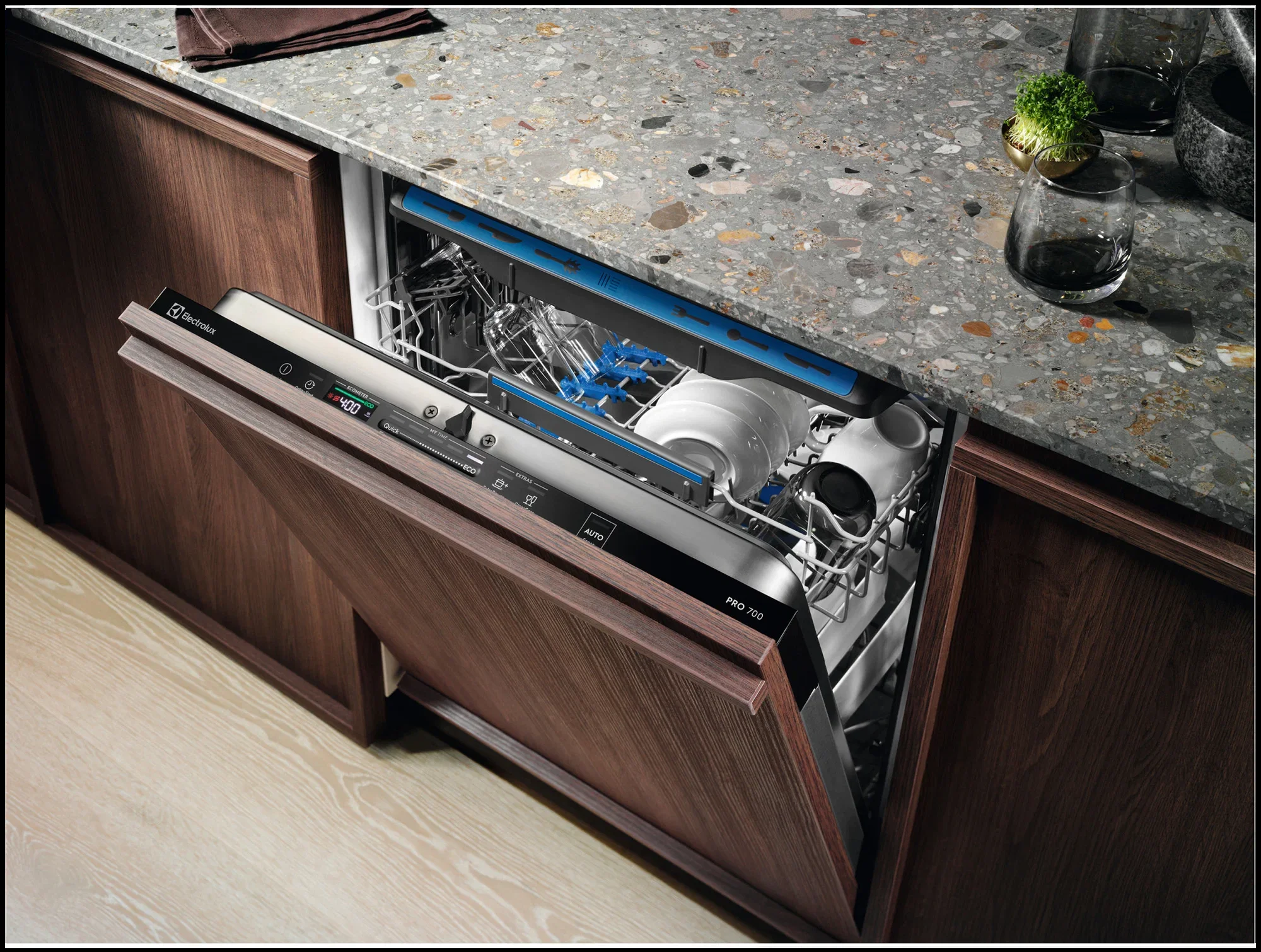 Встраиваемая посудомоечная машина Electrolux EEM43211L