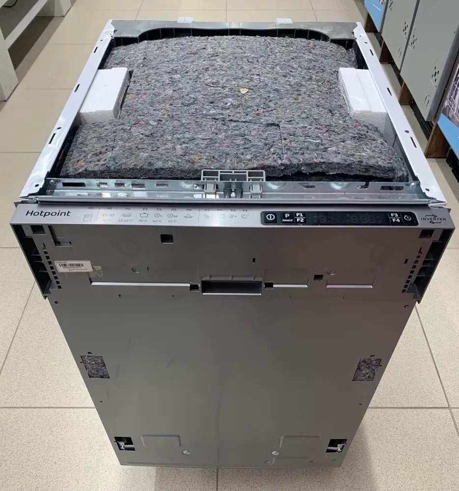 Встраиваемая посудомоечная машина Hotpoint HIS 1C69