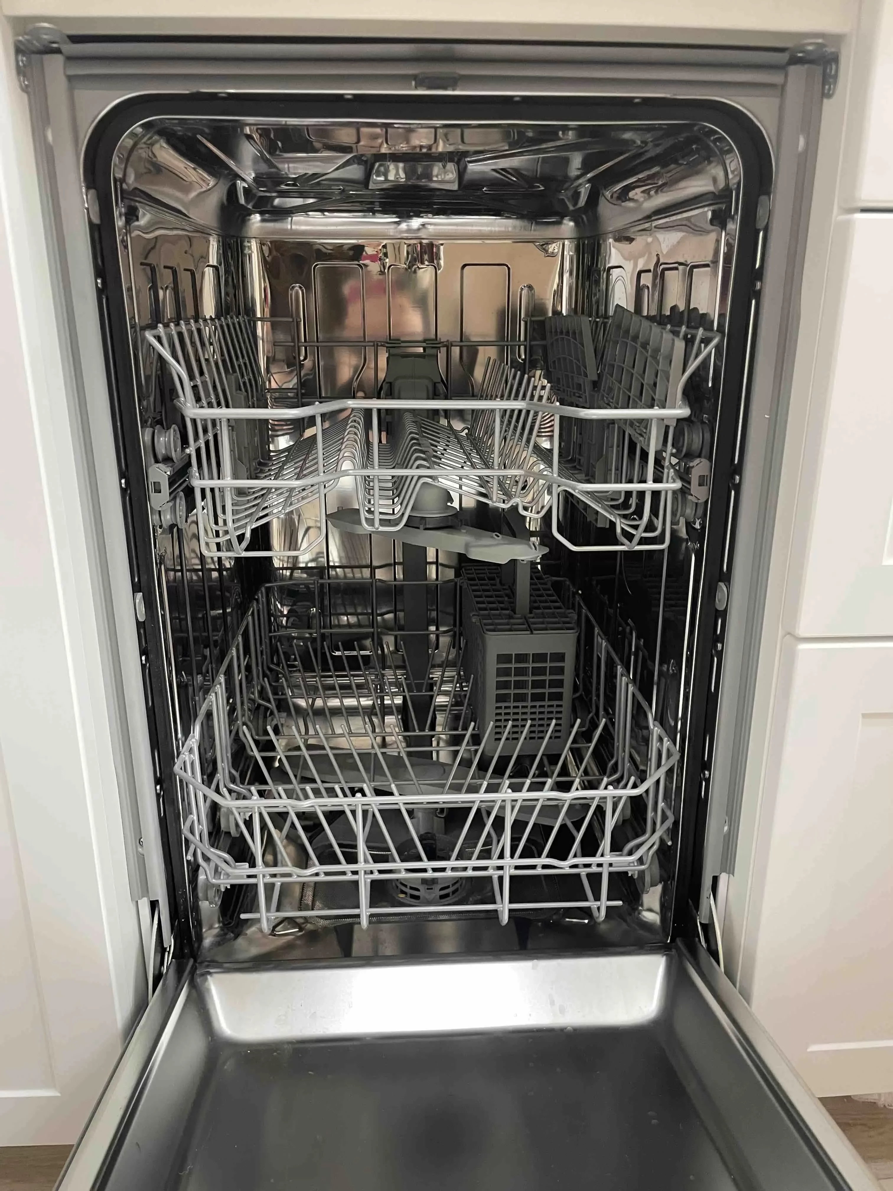 Встраиваемая посудомоечная машина Hotpoint HIS 1C69