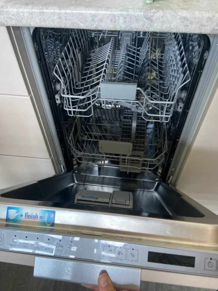 Встраиваемая посудомоечная машина Hotpoint HIS 1D67
