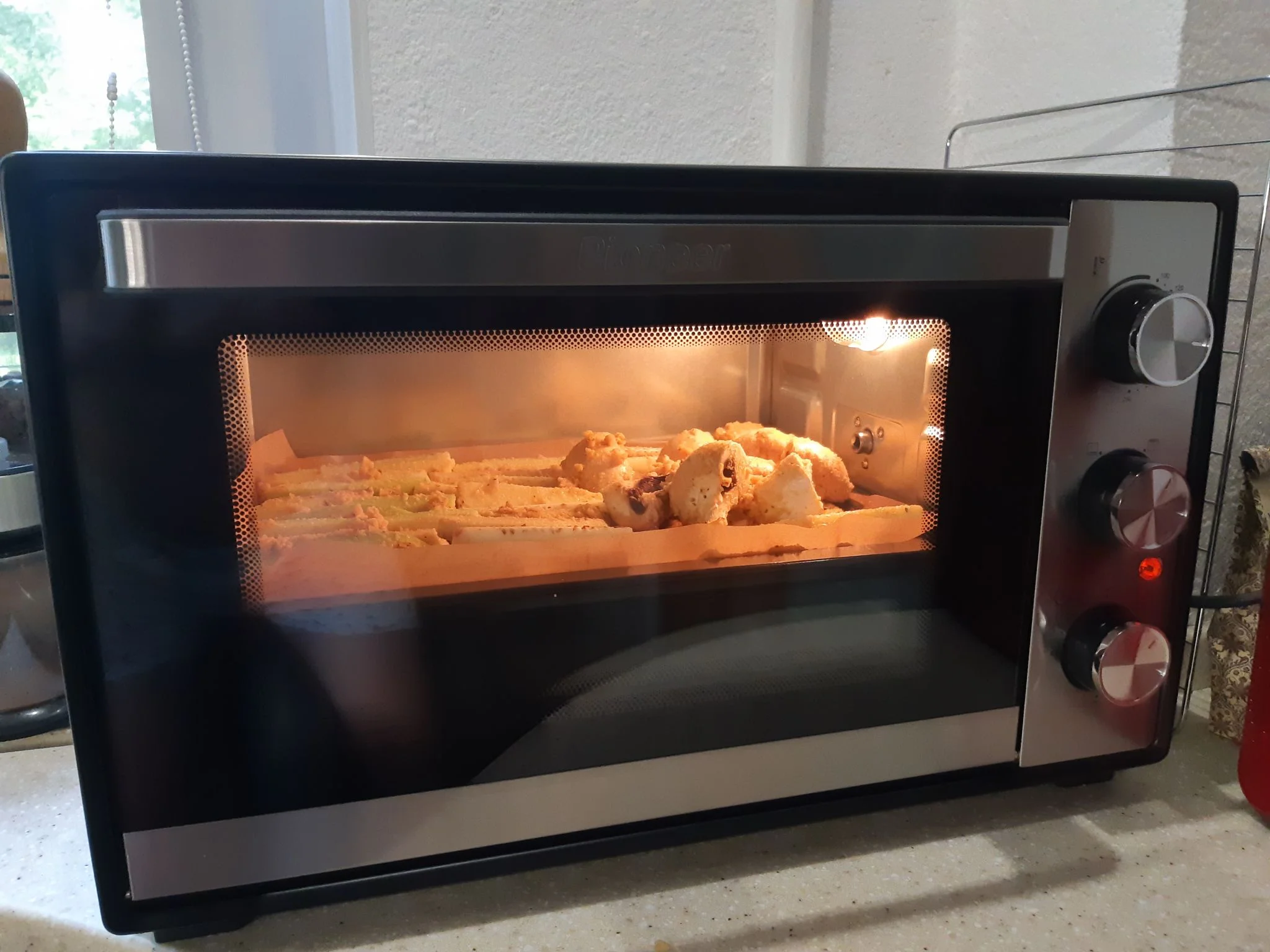 Мини-печь Pioneer MO5015G