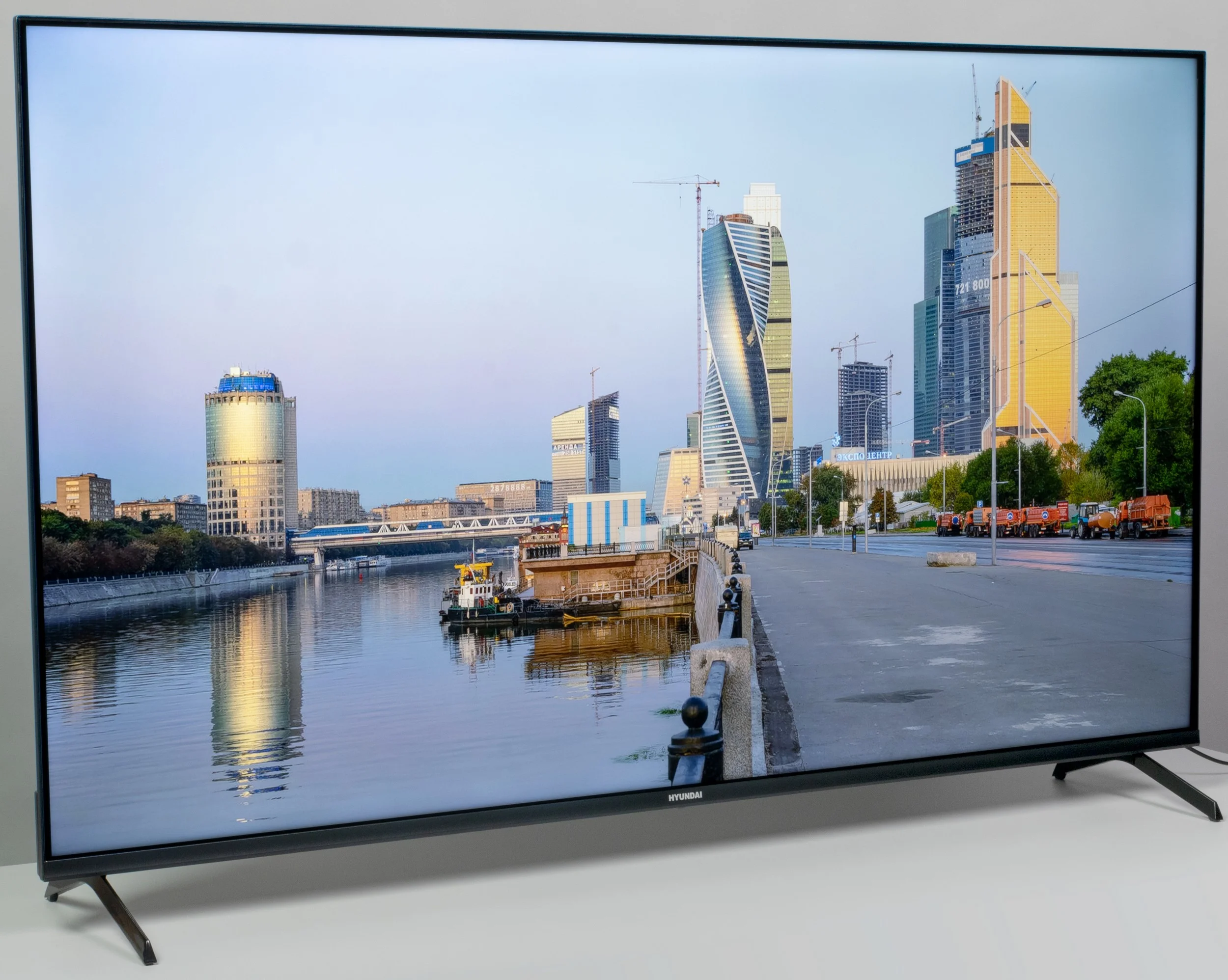 Телевизор LED 55" HYUNDAI H-LED55BU7006 Smart Android TV Frameless Metal черный/4K Ultra HD/DVB-T/60