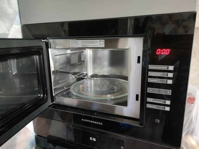 Встраиваемая микроволновая печь Kuppersberg HMW 645 B, 18 л, High-Tech, 700 Вт, 8 программ, черный