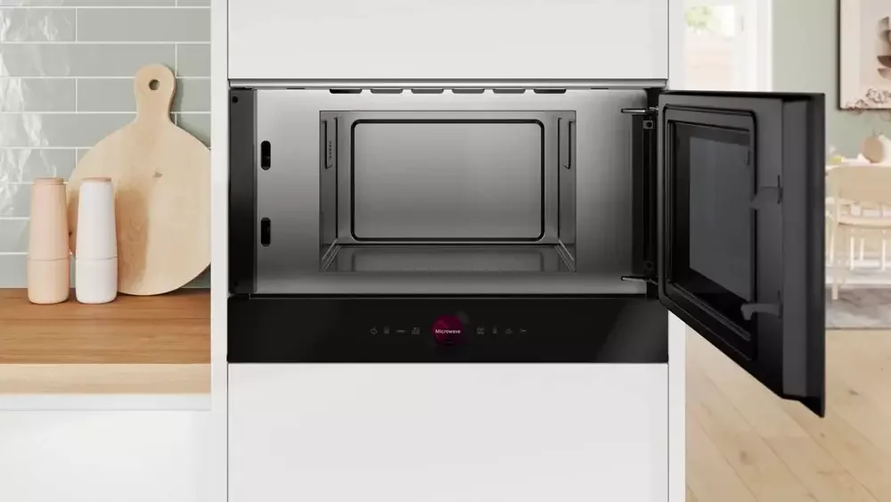 Микроволновая печь встраиваемая Bosch BFL9221B1 черный, 21 л, 900 Вт, переключатели - сенсор/поворотный механизм