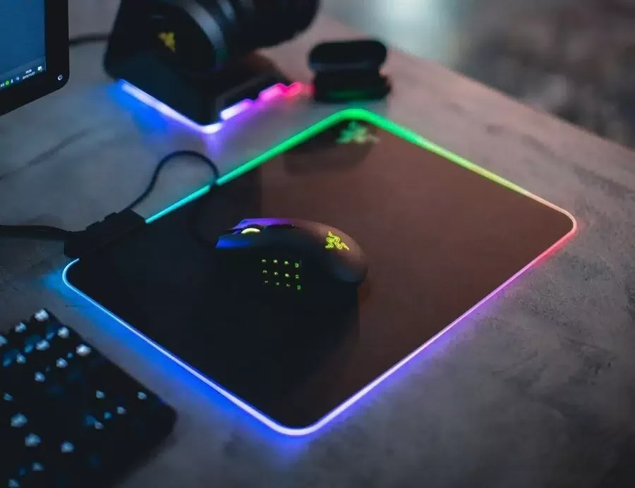 Игровой коврик для мыши Razer Firefly V2 Razer Firefly V2 - Hard Surface Mouse Mat with Chroma - FRML Packaging