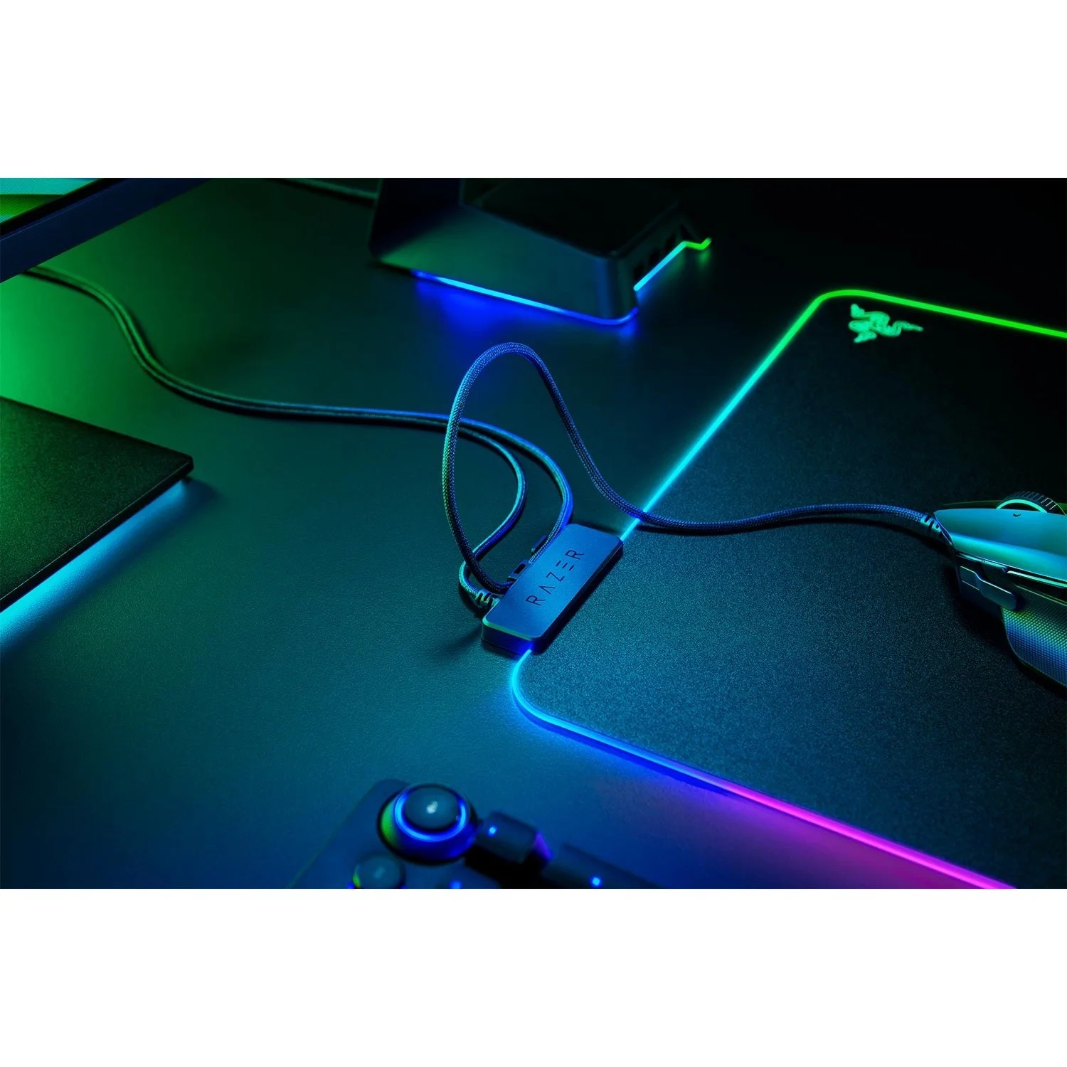 Игровой коврик для мыши Razer Firefly V2 Razer Firefly V2 - Hard Surface Mouse Mat with Chroma - FRML Packaging