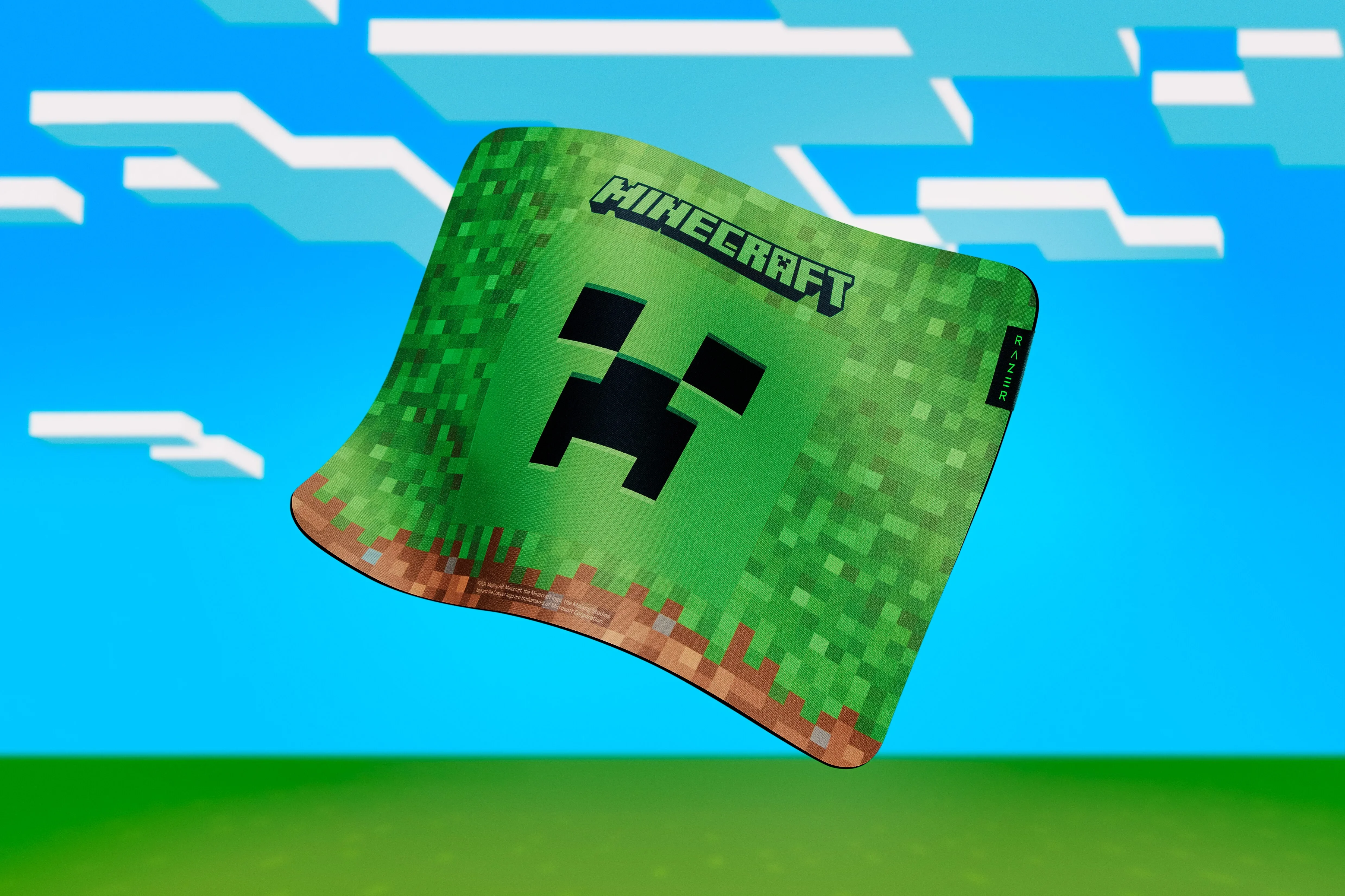 Игровой коврик для мыши Razer Gigantus V2 Medium - Minecraft Ed./ Razer Gigantus V2 Medium - Minecraft Ed. Mouse Mat