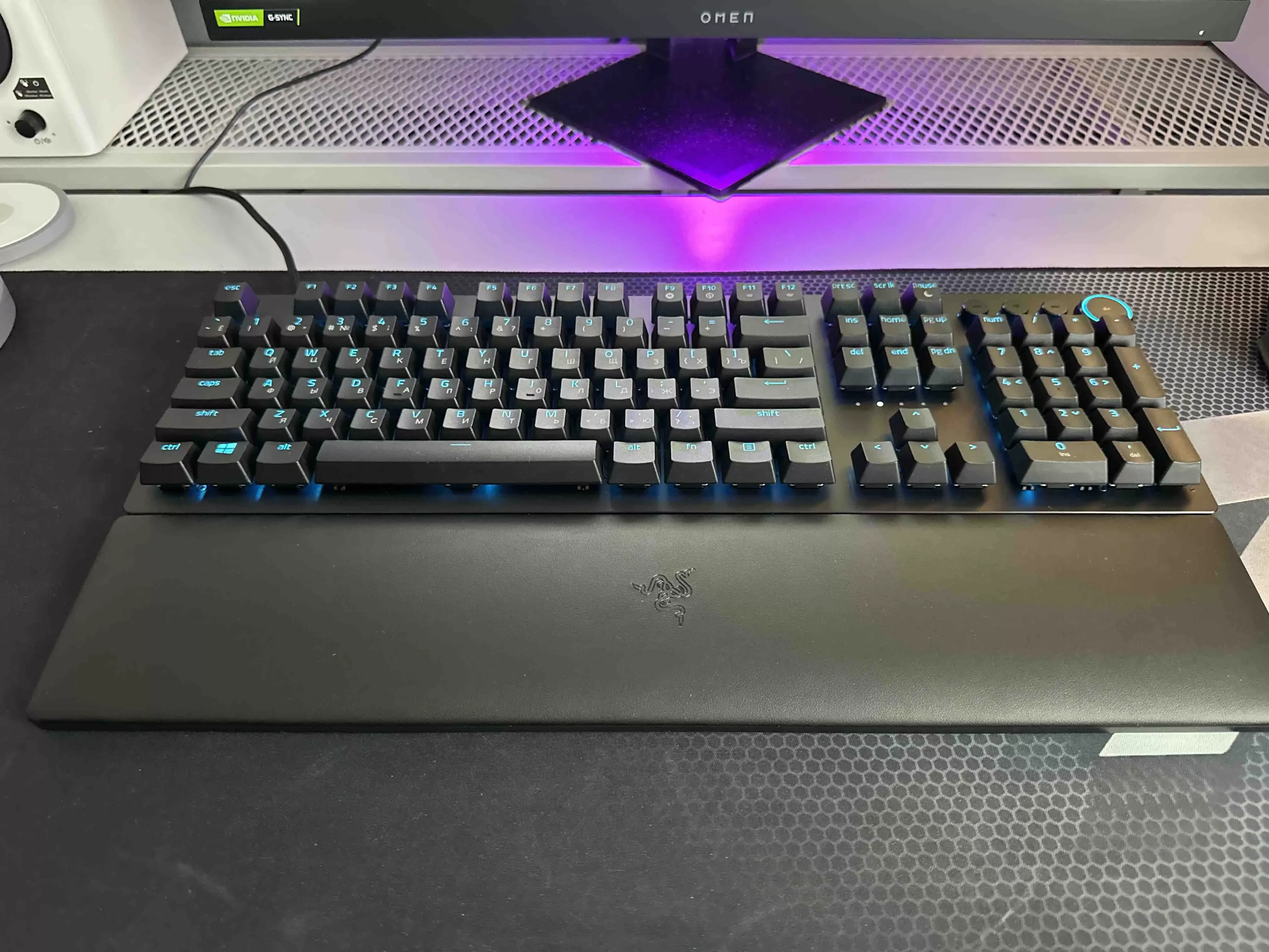 Клавиатура проводная игровая Razer Huntsman V2 (Purple Switch) - Russian Layout Gaming Keyboard