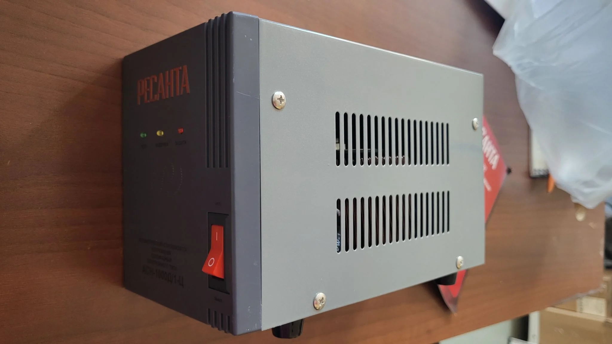 Стабилизатор АСН-1000Д/1-Ц Ресанта IP20, 140–260 В Входное, 220 В ±8%.