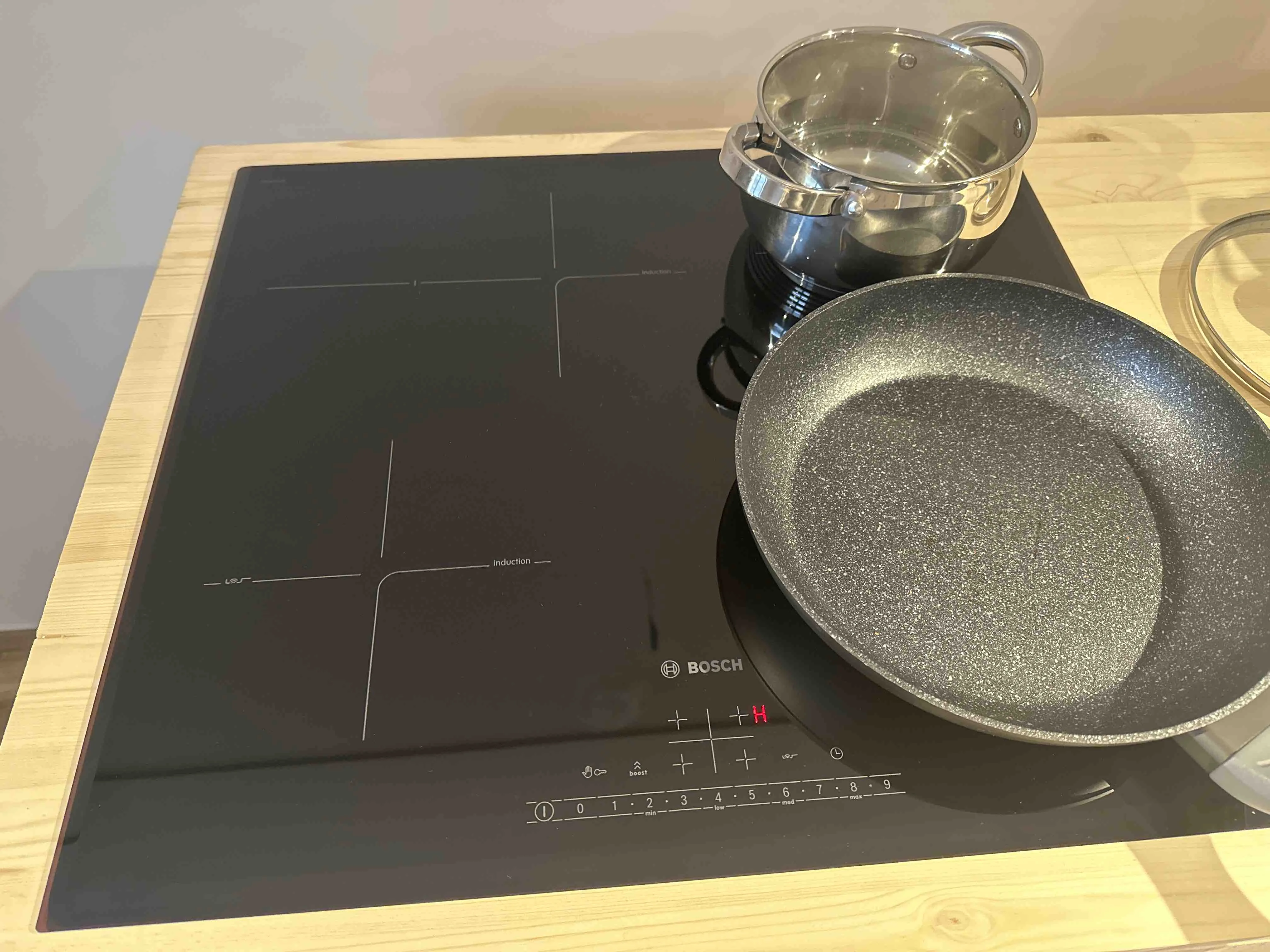 Индукционная варочная панель Bosch PIF651HC1E, 60 см, индукция, скошенные края, сенсорное управление, черный