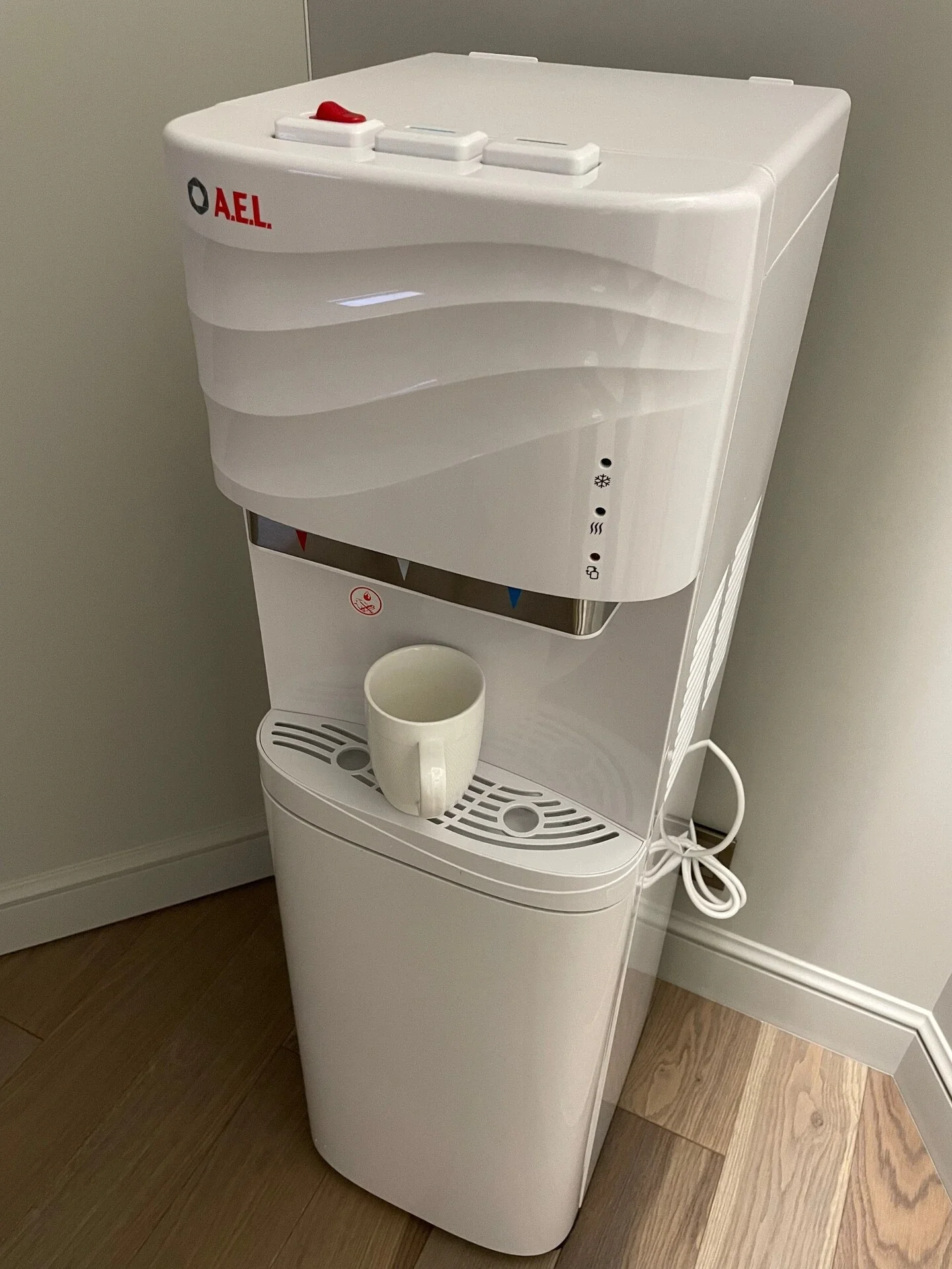 Кулер для воды AEL LC-AEL-840 a white
