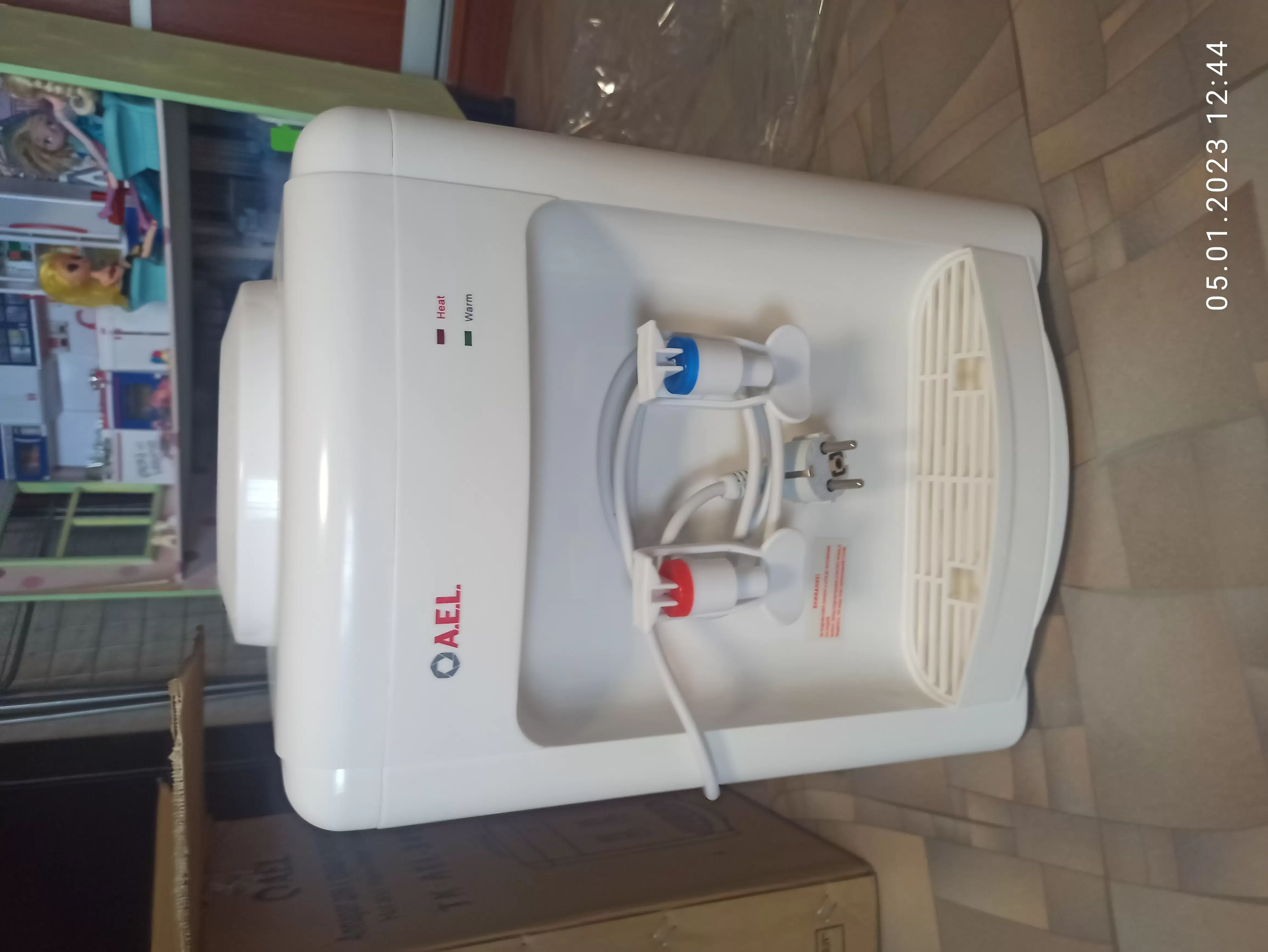 Кулер для воды AEL TK-AEL-340 v2 белый