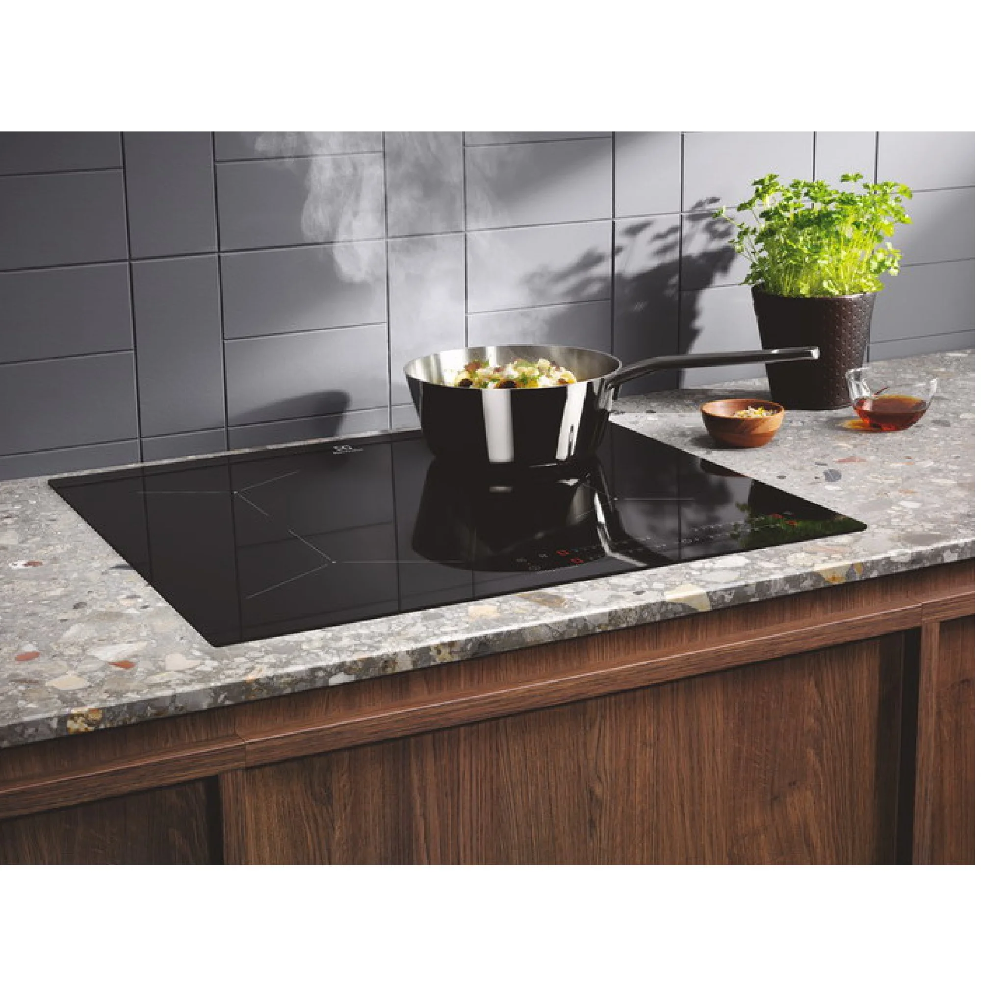 Индукционная варочная панель Electrolux LIL61424C черный
