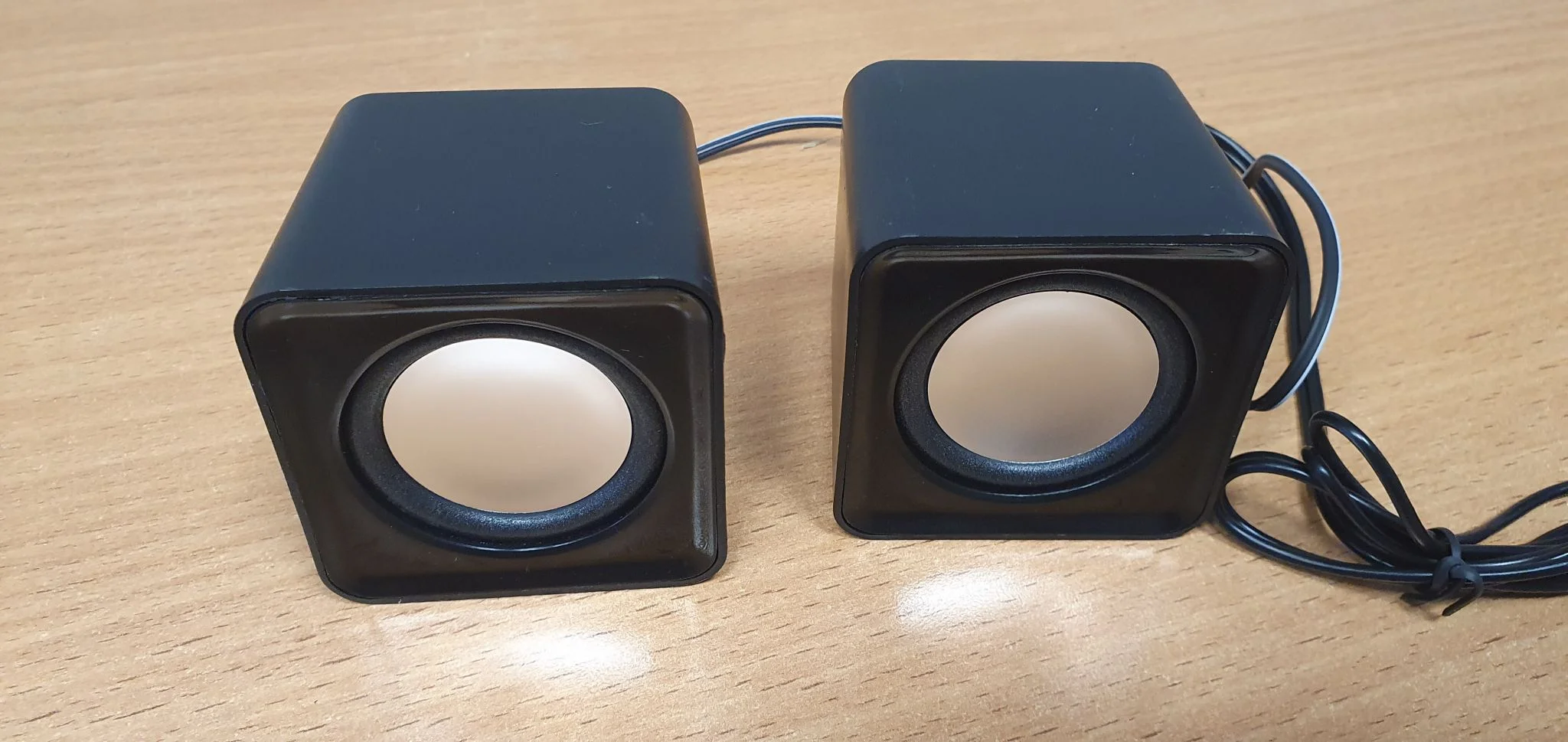 Defender Акустическая система 2.0 SPK 22 / 2 х 2,5 Вт / 3,5-мм джек / питание от USB / 200–18 000 Гц / черный