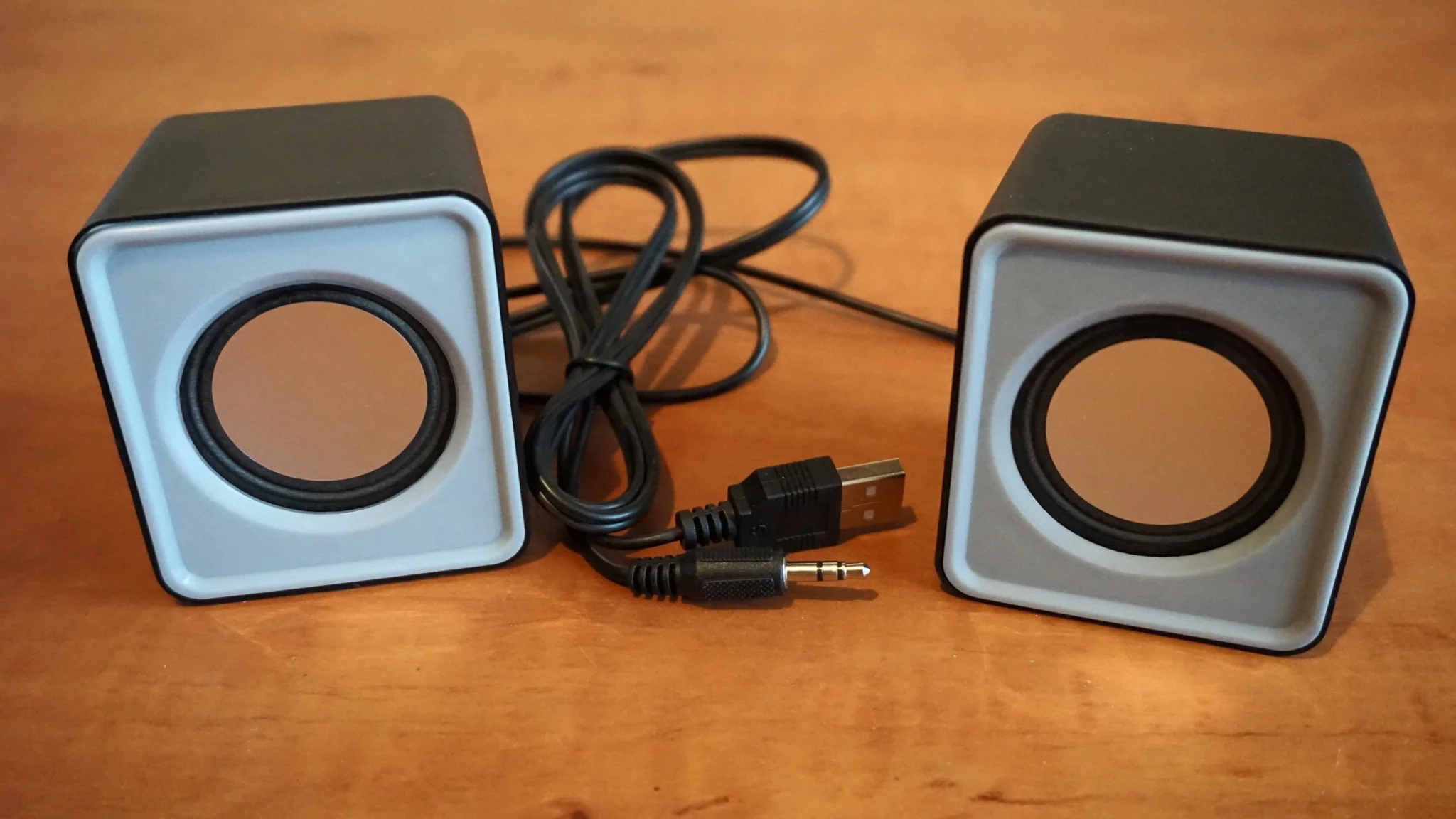 Defender Акустическая система 2.0  SPK 22 / 2 х 2,5 Вт / 3,5-мм джек / питание от USB / 200–18 000 Гц / черный