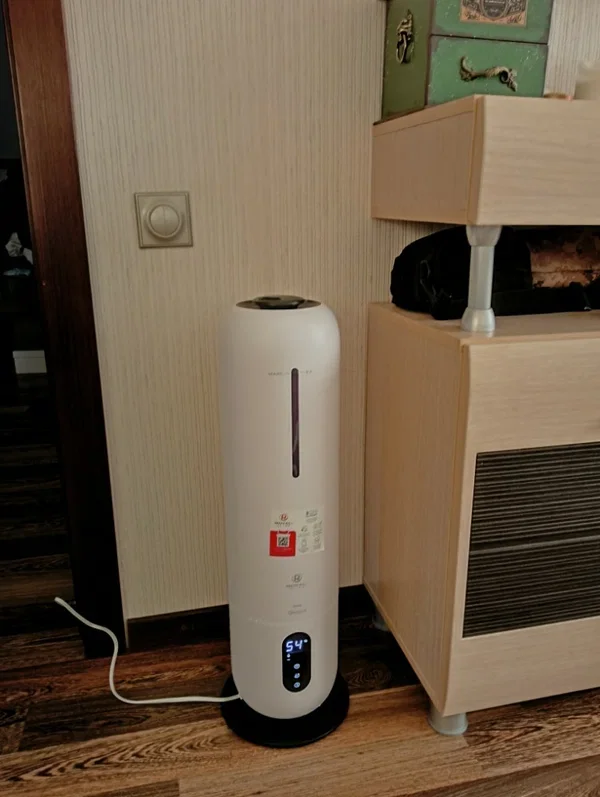 Увлажнитель воздуха Royal Clima RIVA RUH-RV300/8.0E-WT белый, 30 м², 8 л, ультразвуковой, гигростат, ароматизация, пульт ДУ, ночной режим, верхний зал