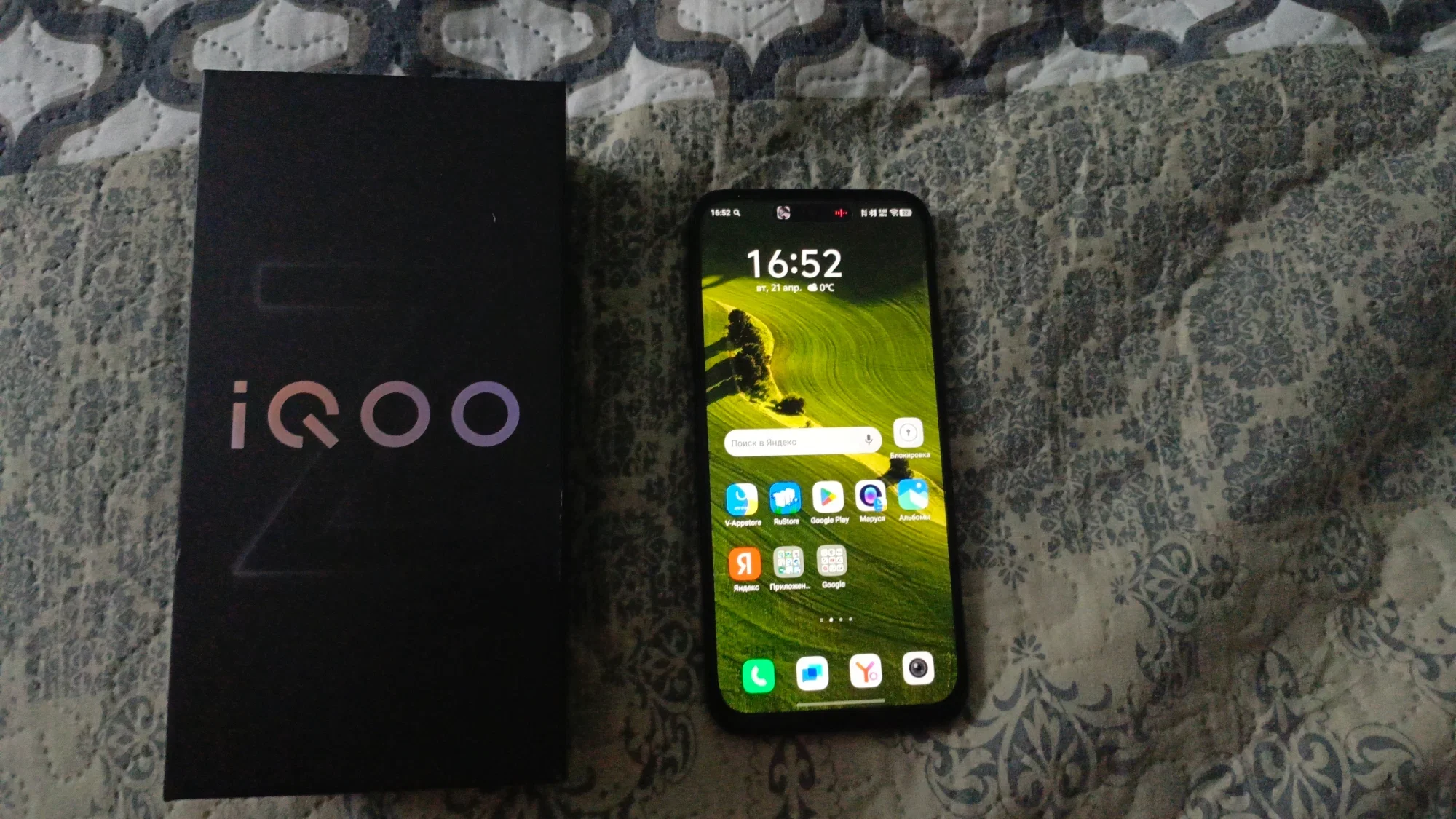 Смартфон iQOO Z11x I2507 12/512Gb серебристый