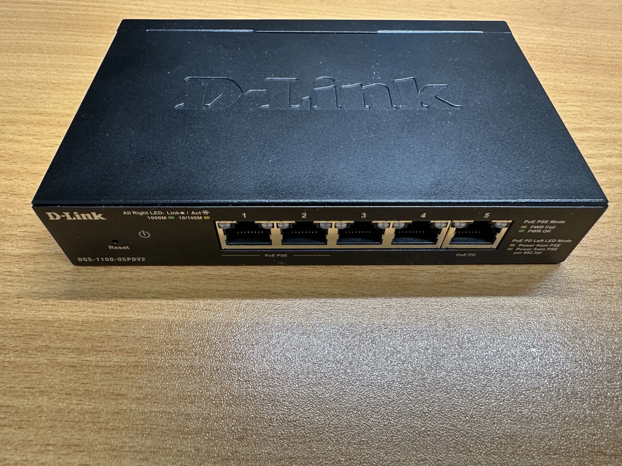 Коммутатор D-Link DGS-1100-05PDV2/A1A, L2 Smart Switch with 4 10/100/1000Base-T ports and 1 10/100/1000Base-T PD port(2 PoE ports 802.3af (15,4 W), Po