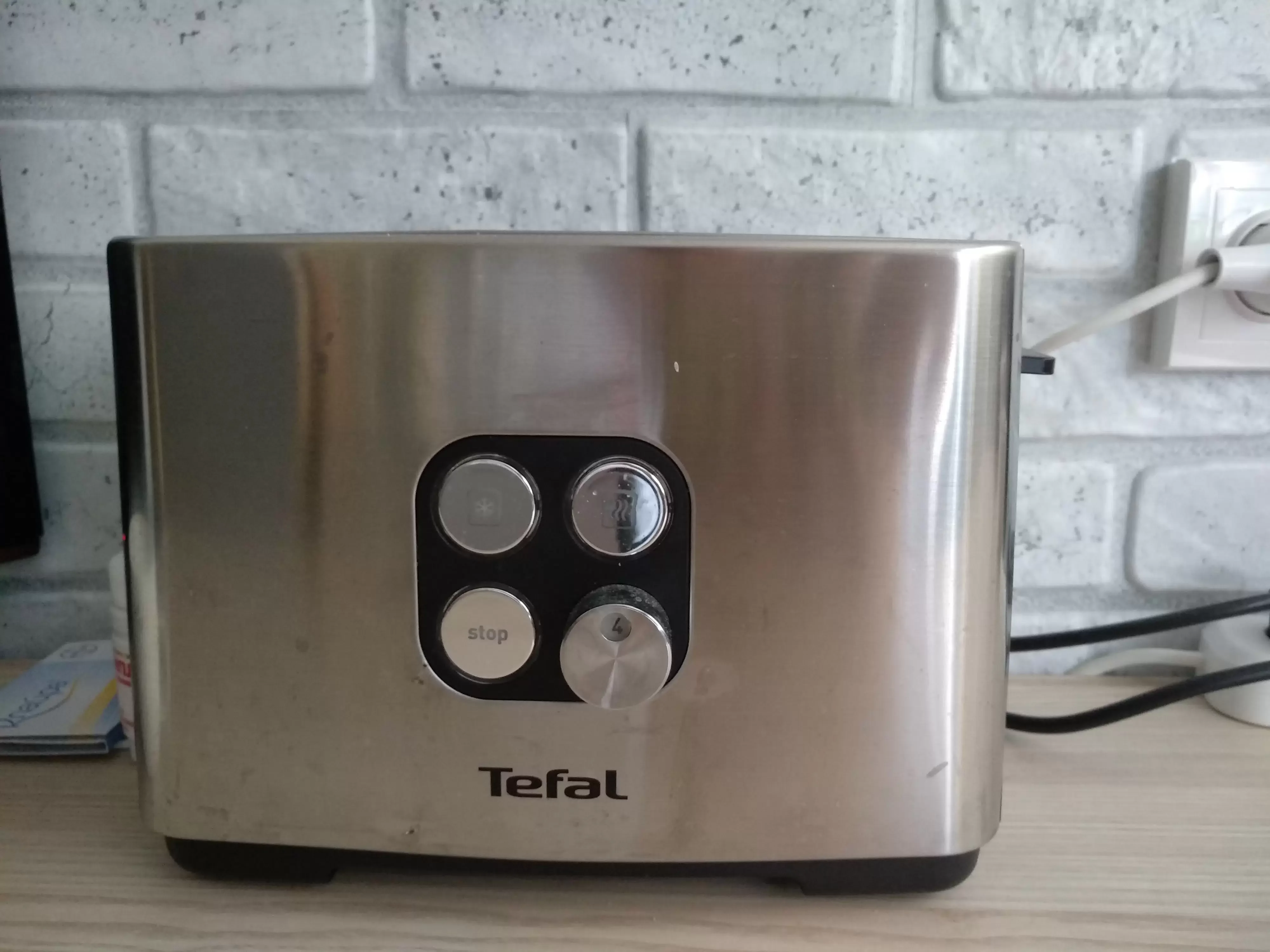 Тостер Tefal TT420D30 900 Вт, металл, 2 отделения, регулировка обжарки