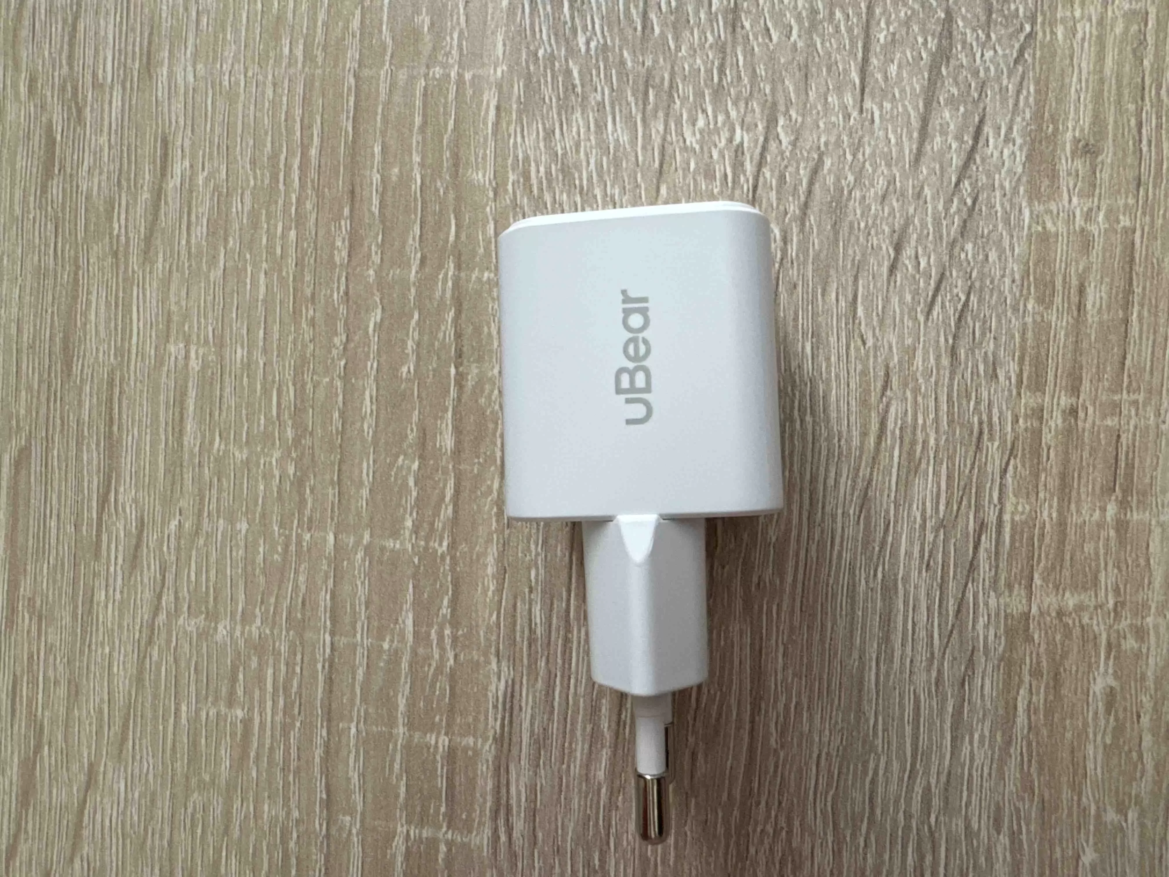 Зарядное устройство uBear Select Pro белый (WC04WHPD30-C)