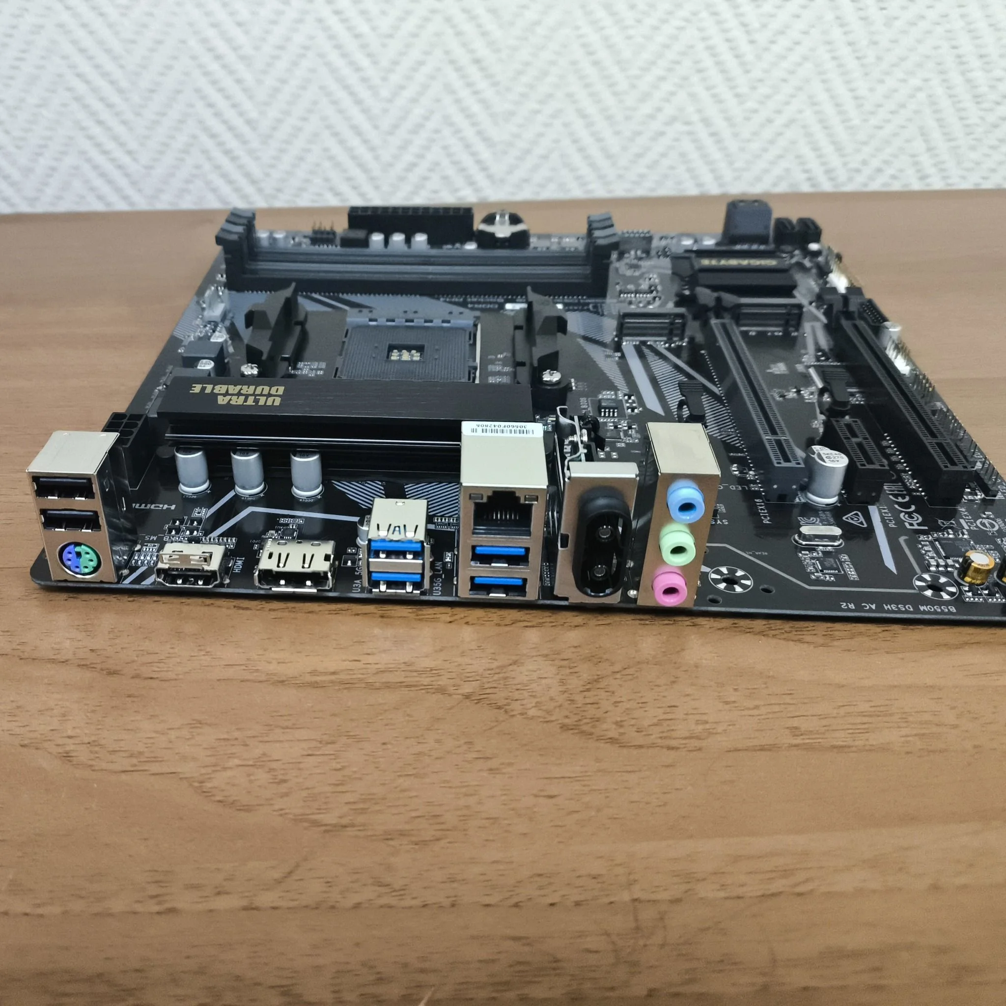 Материнская плата Gigabyte B550M DS3H AC R2 (AM4, mATX)
