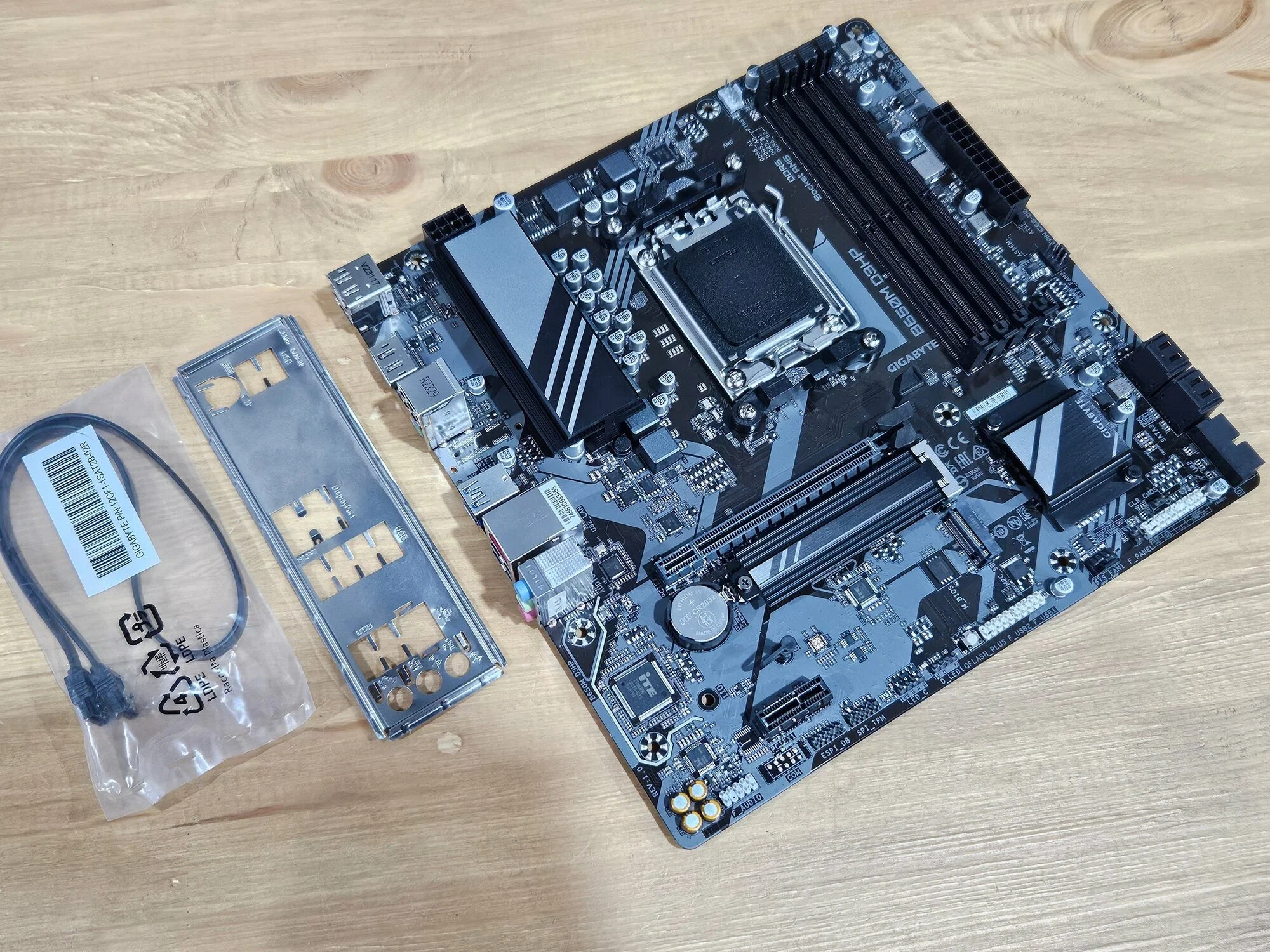 Материнская плата Gigabyte B650M D3HP AX (AM5 mATX)