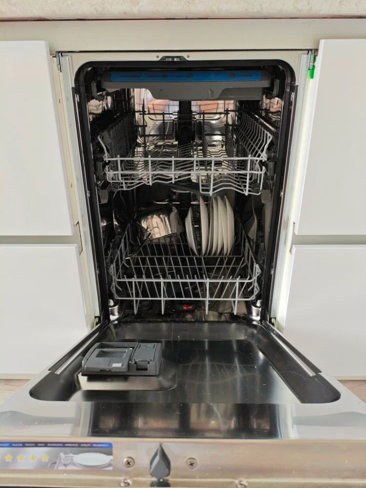 Встраиваемая посудомоечная машина Electrolux EEA23200L