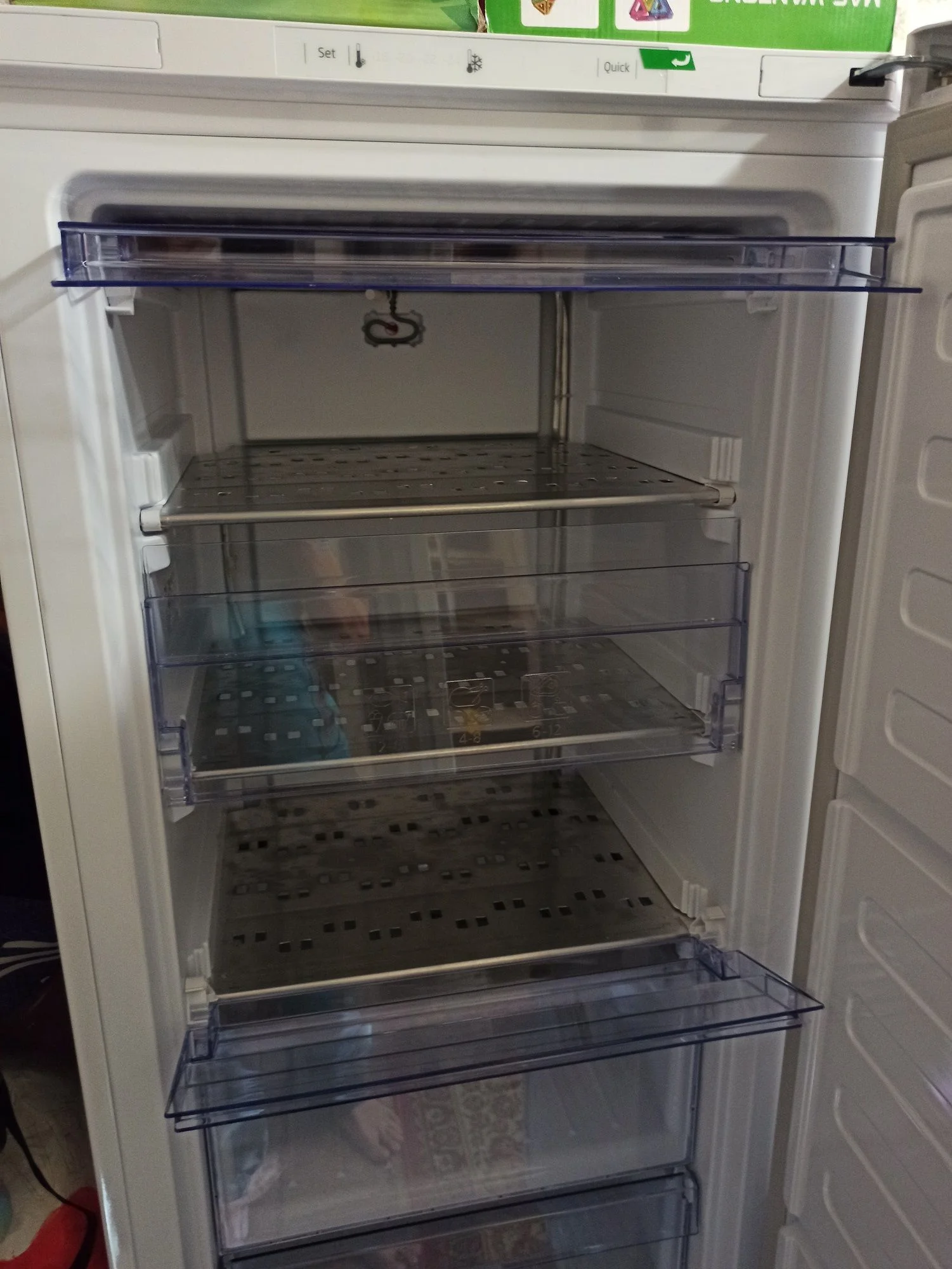Морозильная камера Beko RFSK266T01W, белый, 240 л, 4 ящика
