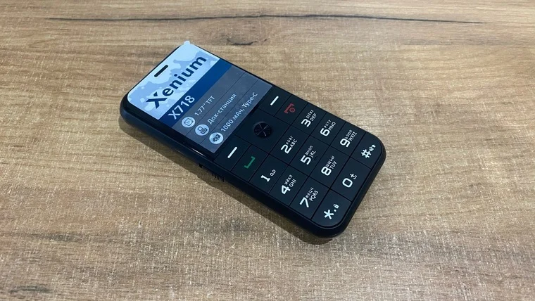 Мобильный телефон Xenium X718 черный