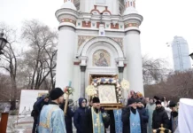 В День народного единства в Екатеринбурге состоялся большой крестный ход 48b9e795-f941-41c9-9204-867c3092bcd0-677bdaca