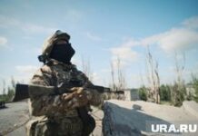 Героизм российского военнослужащего в критической ситуации Боевое дежурство зенитчиков на Авдеевском направлении stock