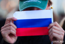 Празднование годовщины воссоединения новых территорий с Россией в Екатеринбурге 5578077b-9edf-4a88-befd-630b98c1bd8d-674dd33f