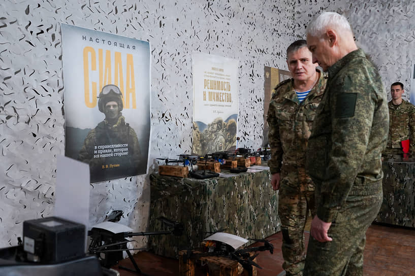 Министр обороны РФ Андрей Белоусов (справа) и Михаил Теплинский