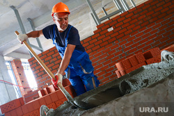 Пресс-тур на стройплощадку второй очереди кампуса УрФУ в районе Новокольцовский. Екатеринбург , мигрант, кирпичная кладка, строительная площадка, рабочий, стройка, стройплощадка, гасторбайтер