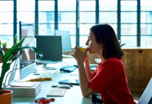 Эксперт делится советами по здоровью позвоночника для офисных сотрудников a6c097f6-e84a-40e4-b060-159f39a30f8e-6753f14f