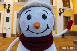 Новогодняя иллюминация и украшения. Челябинск, снеговик, новый год, кировка, праздник